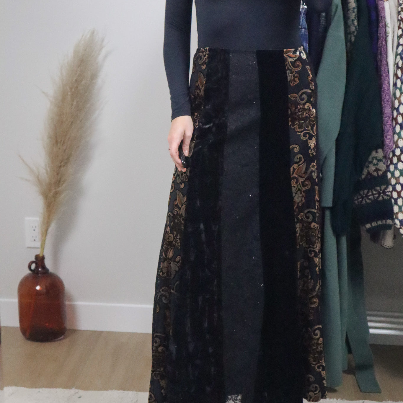 Made in Canada x Vintage x Velvet & Lace Maxi Skirt (M)