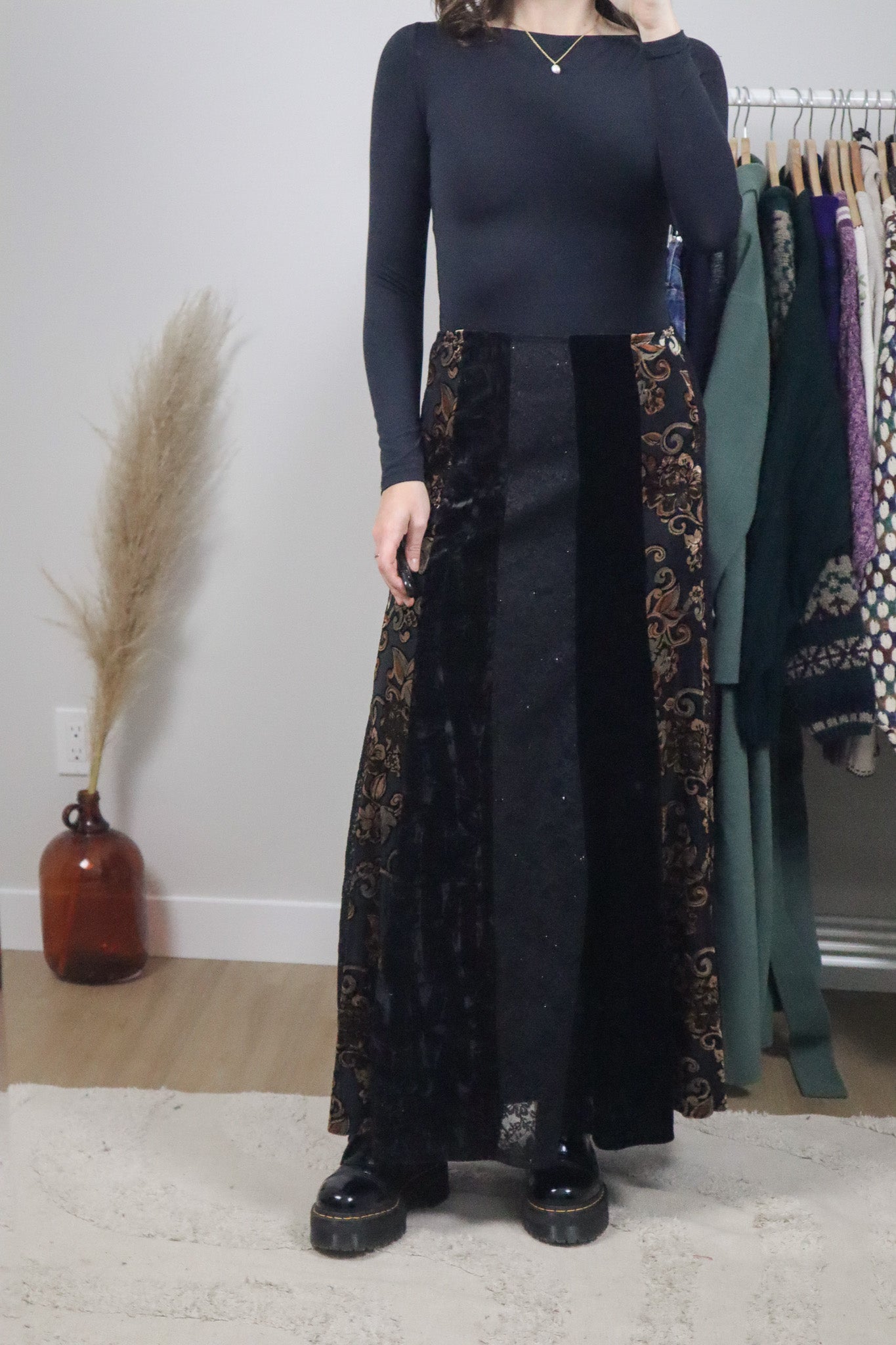 Made in Canada x Vintage x Velvet & Lace Maxi Skirt (M)