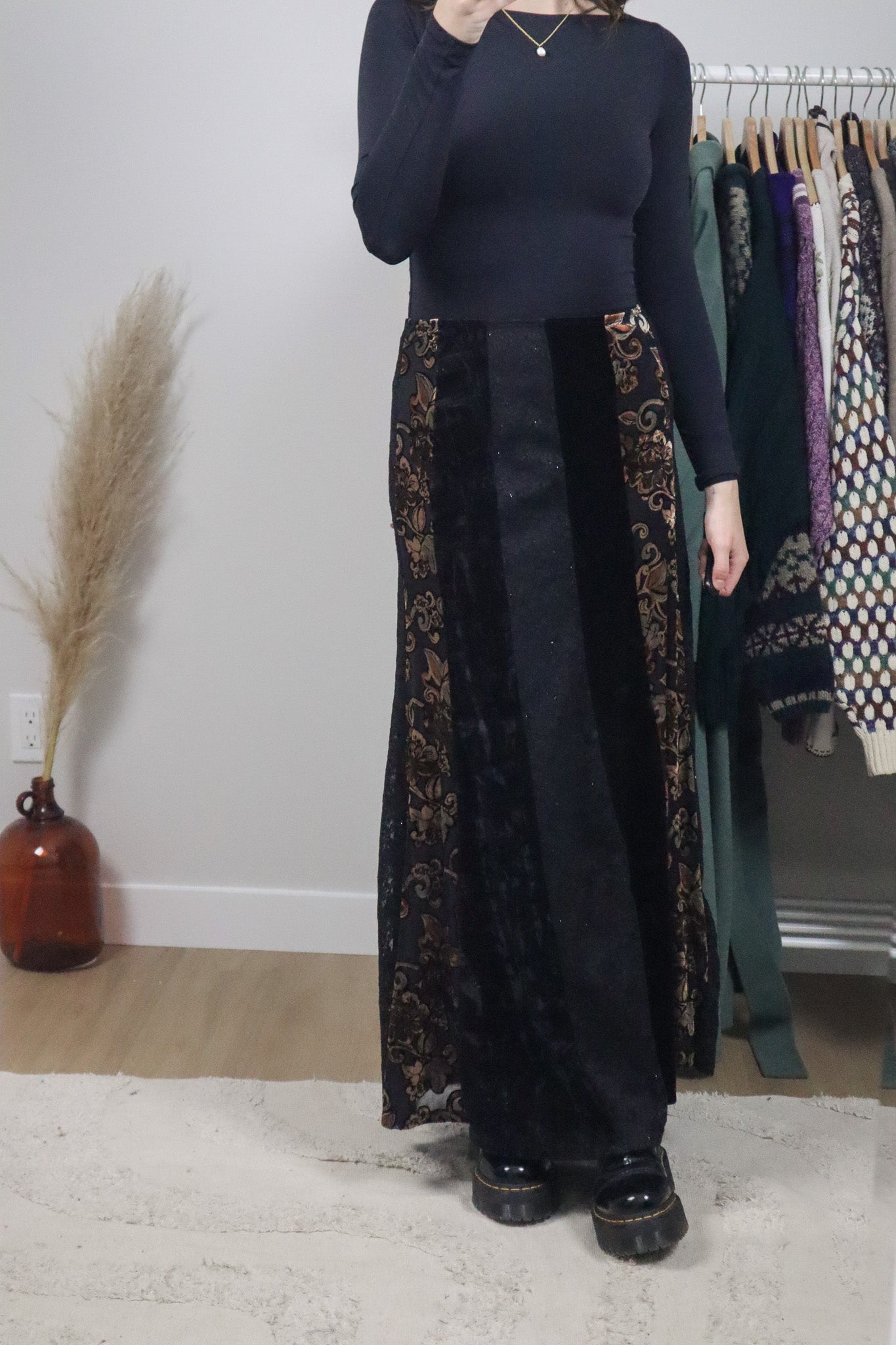 Made in Canada x Vintage x Velvet & Lace Maxi Skirt (M)