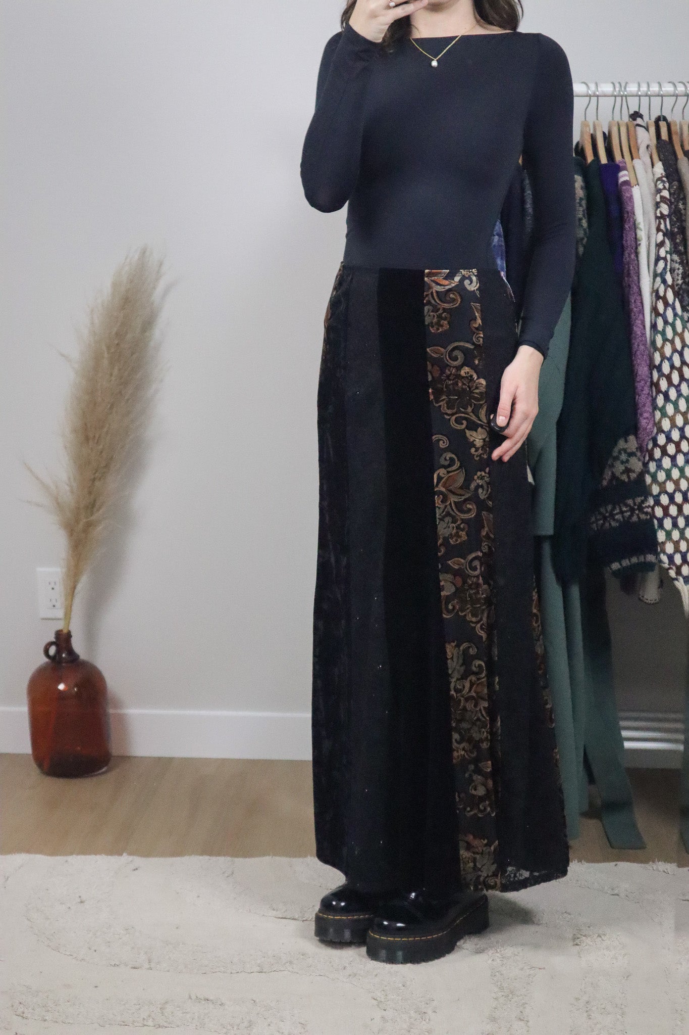 Made in Canada x Vintage x Velvet & Lace Maxi Skirt (M)