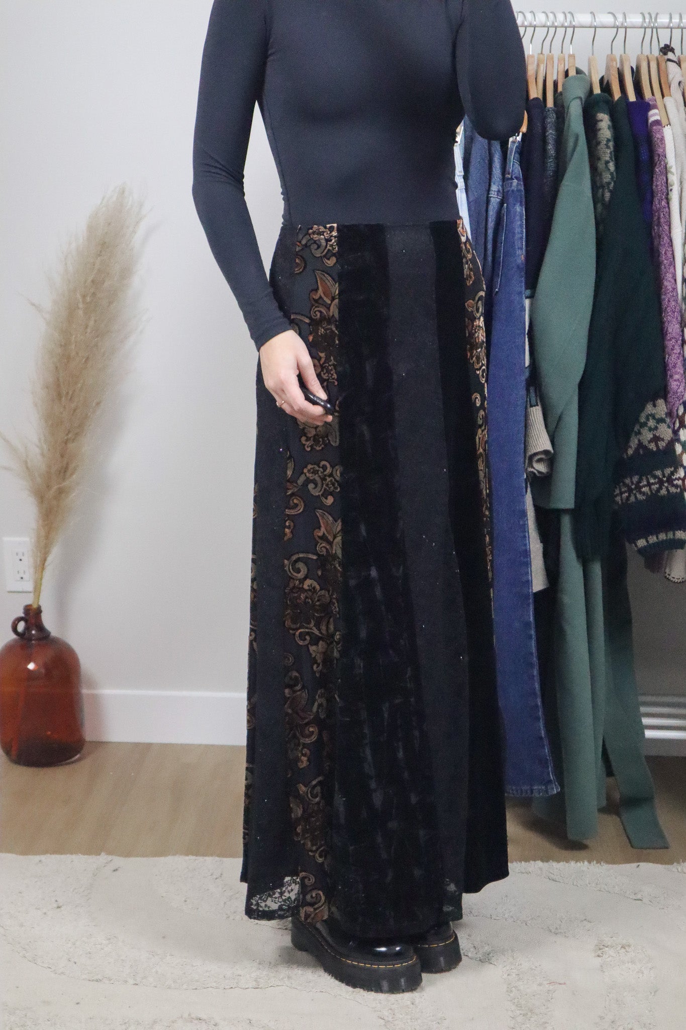 Made in Canada x Vintage x Velvet & Lace Maxi Skirt (M)