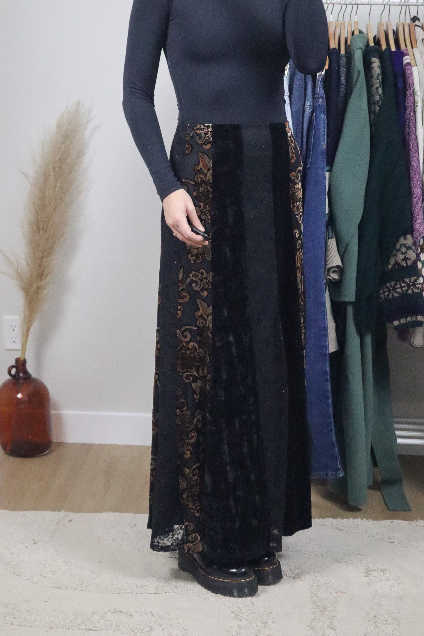Made in Canada x Vintage x Velvet & Lace Maxi Skirt (M)