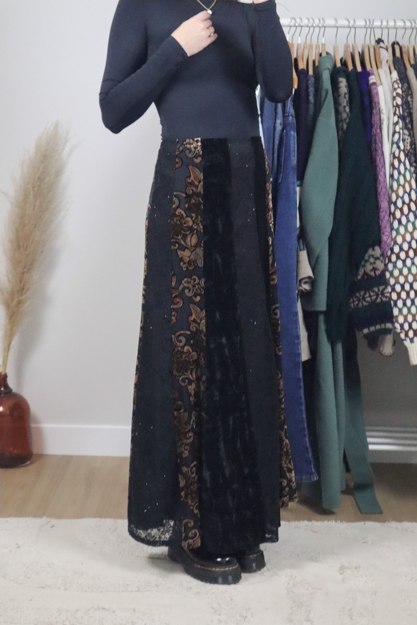 Made in Canada x Vintage x Velvet & Lace Maxi Skirt (M)