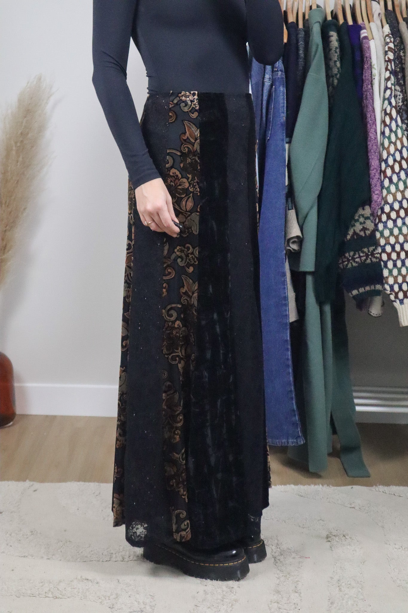 Made in Canada x Vintage x Velvet & Lace Maxi Skirt (M)