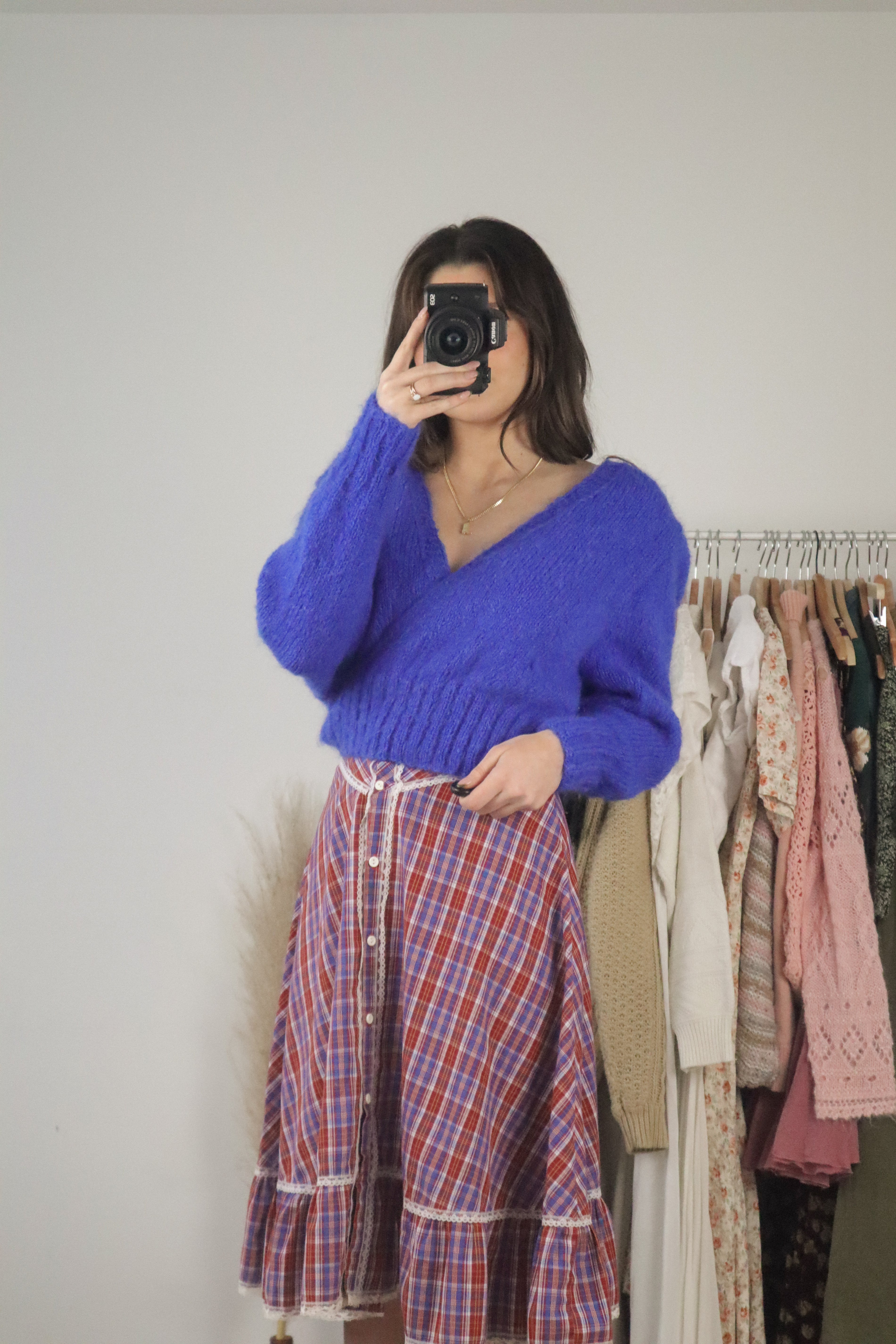Handknit x Wool Blend V-Neck Sweater (S/M)