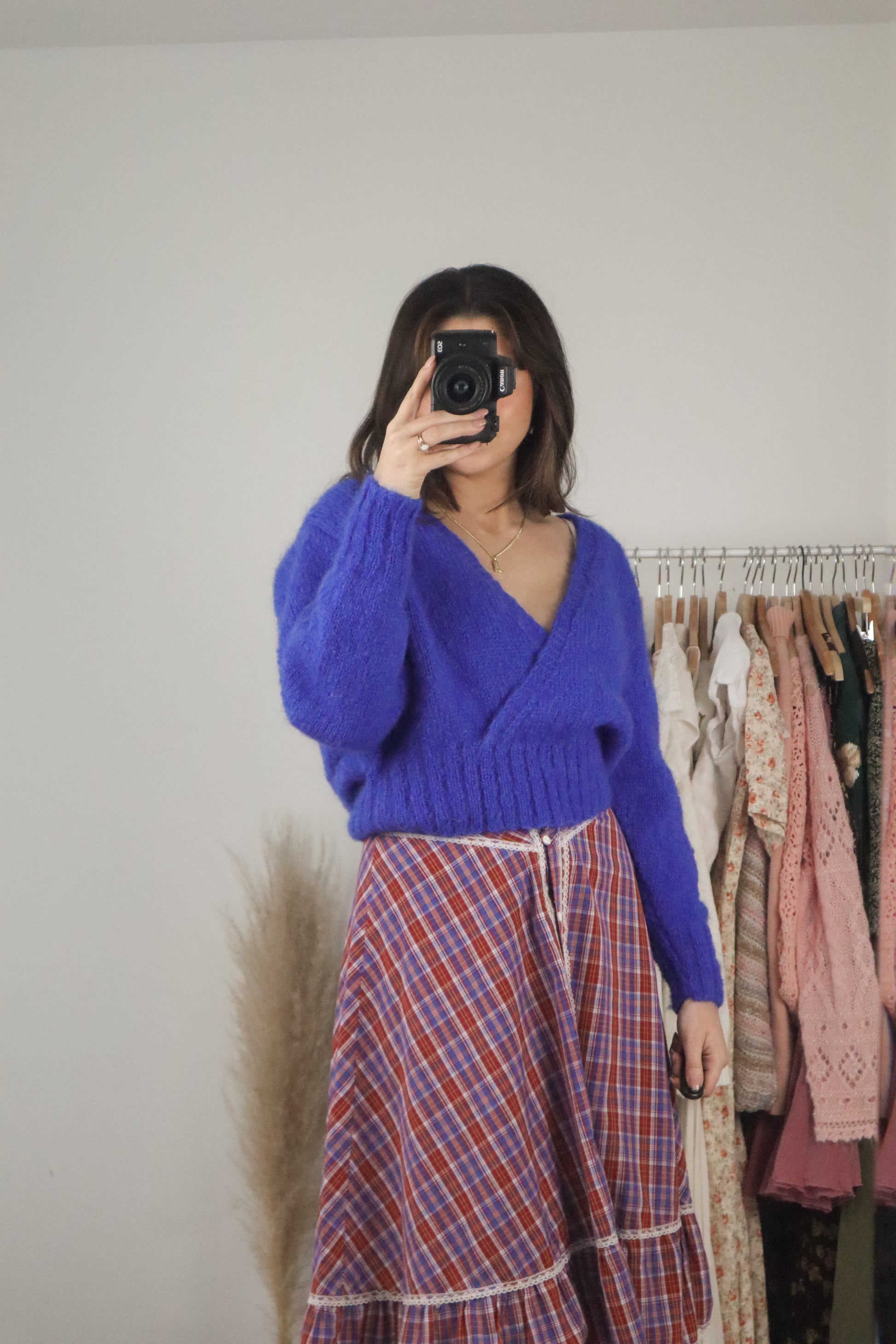 Handknit x Wool Blend V-Neck Sweater (S/M)