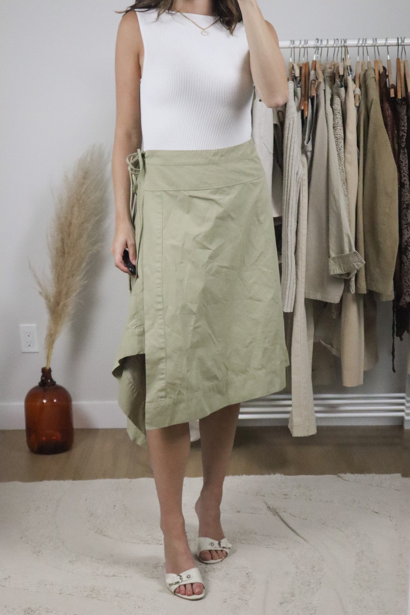 NWT x Modern x Asymmetrical Skirt (4/6)
