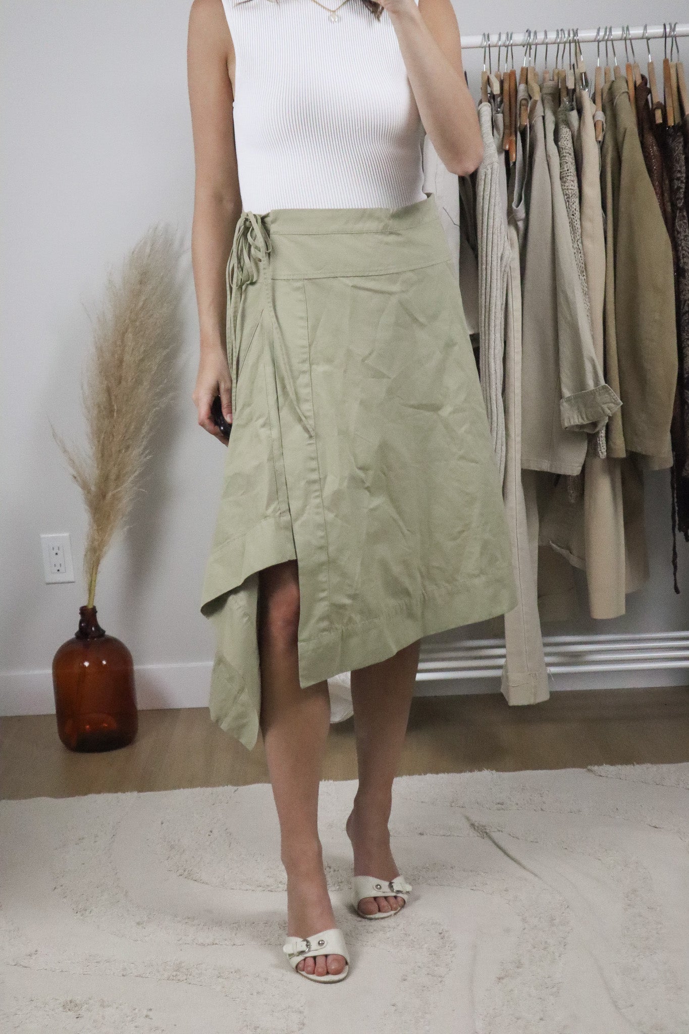 NWT x Modern x Asymmetrical Skirt (4/6)