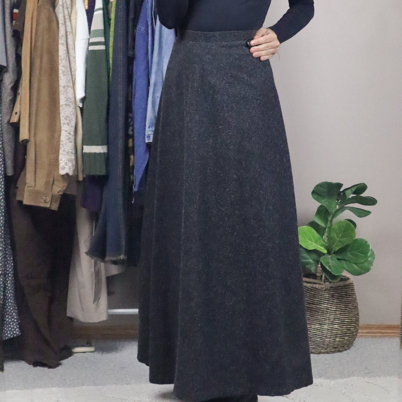 Made in Canada x Vintage x 70s Wool Blend Maxi Skirt (2)