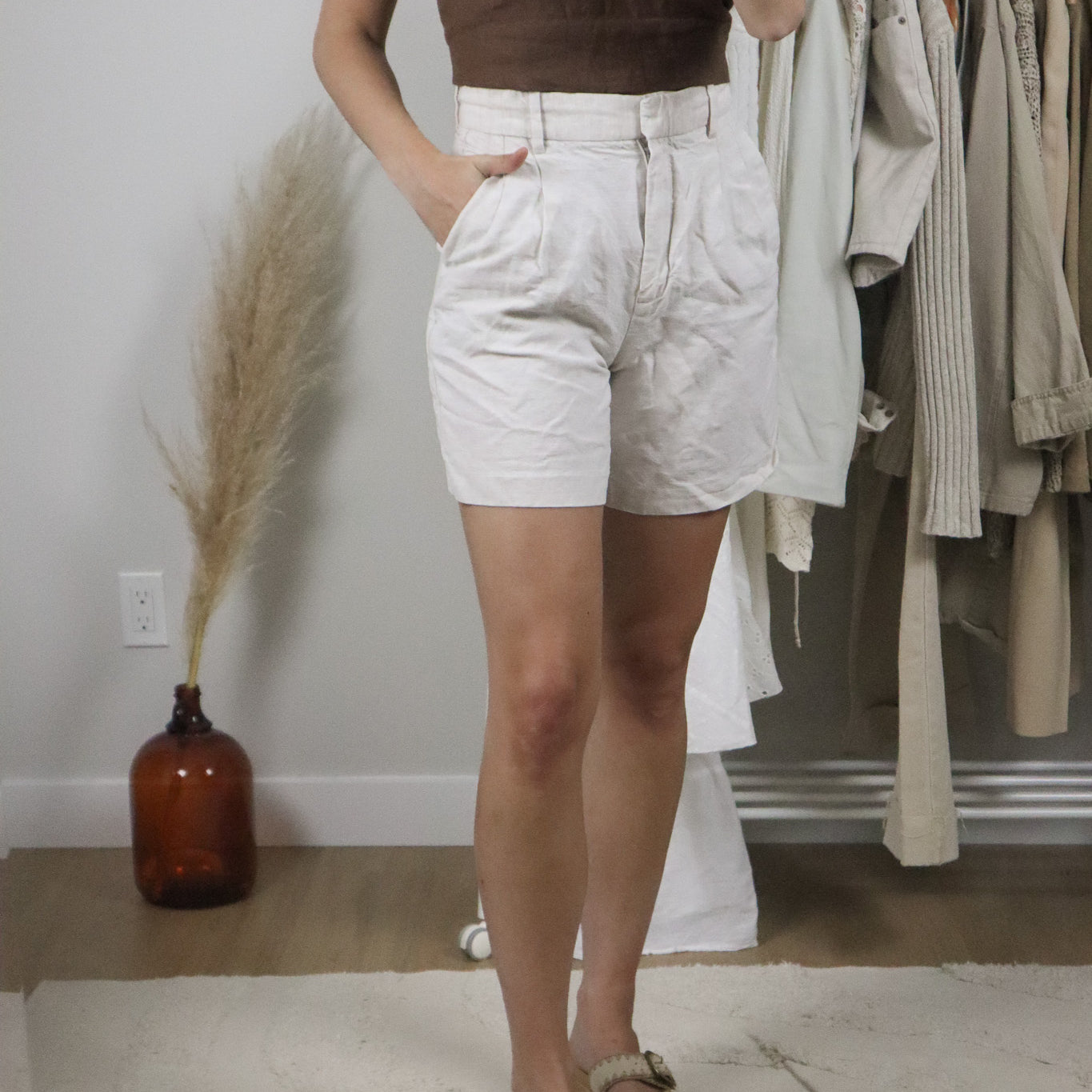 Aritzia x Linen Blend Shorts (2/4)