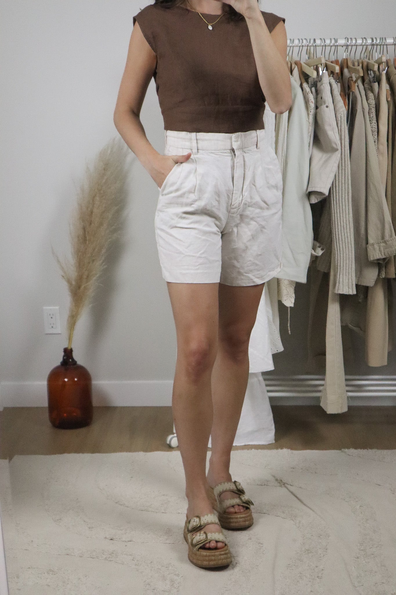 Aritzia x Linen Blend Shorts (2/4)