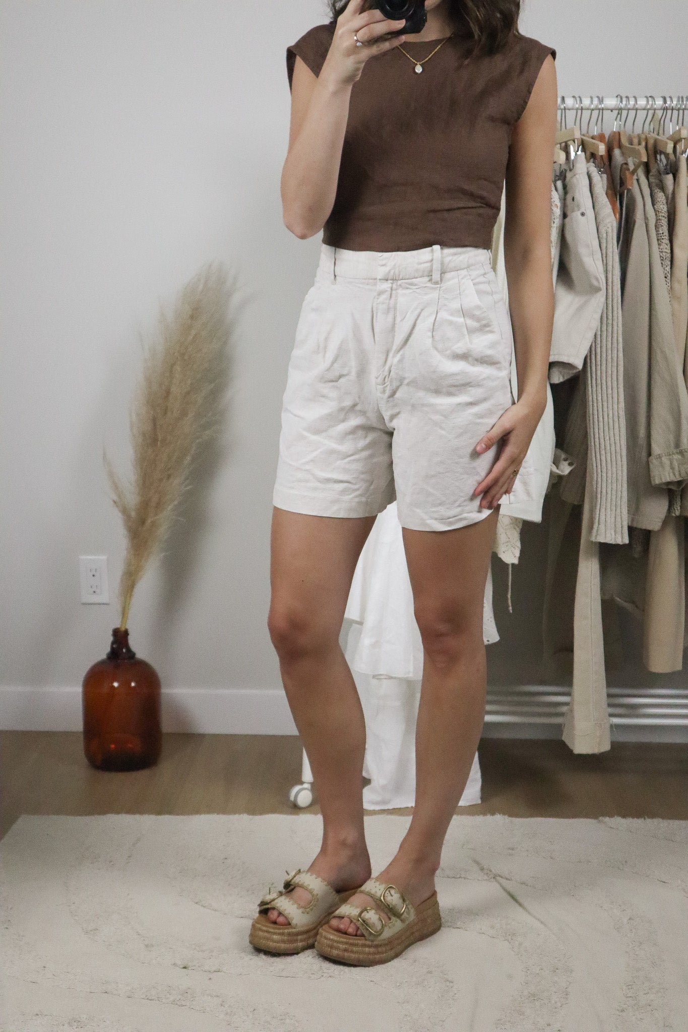 Aritzia x Linen Blend Shorts (2/4)