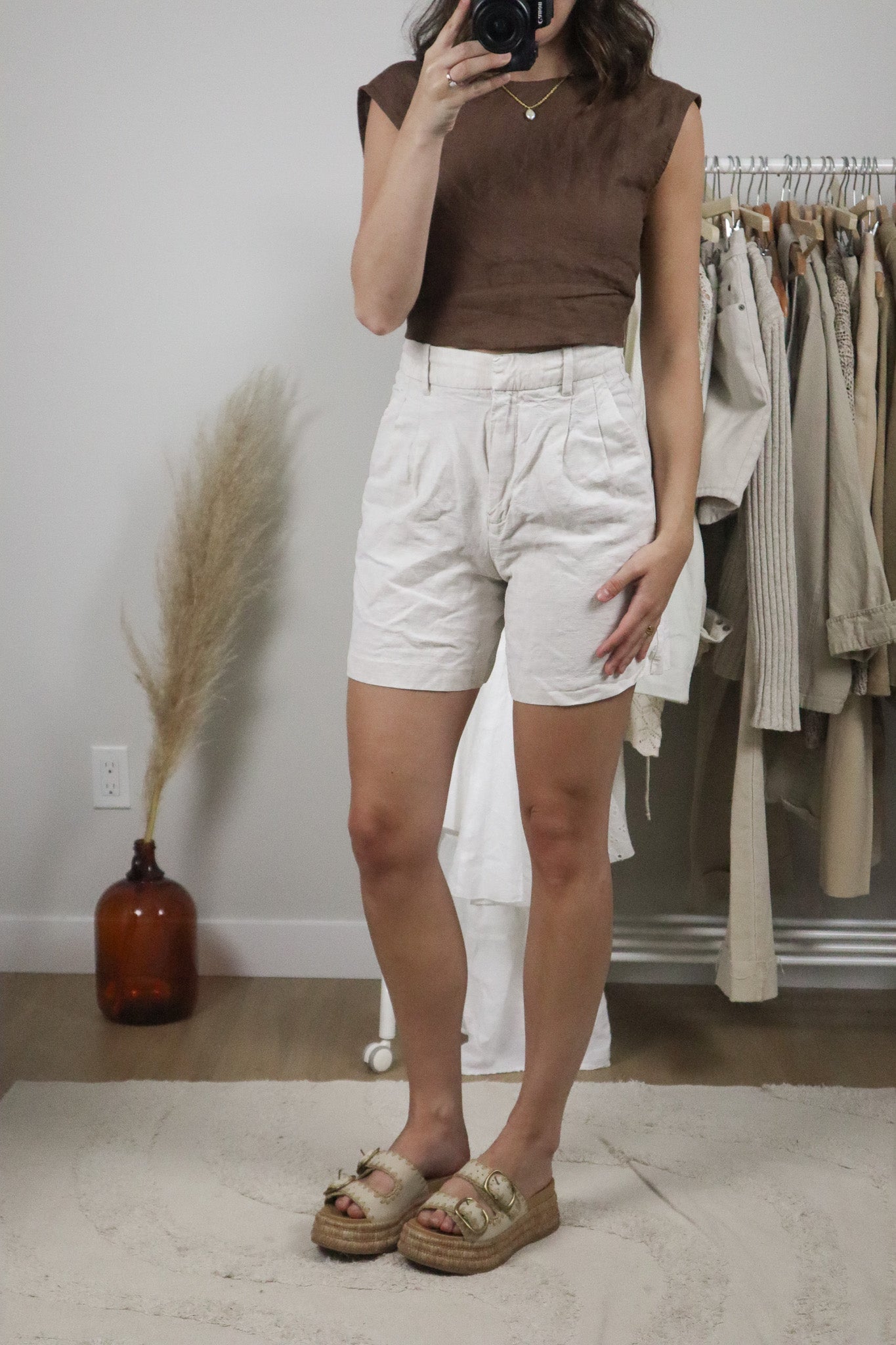 Aritzia x Linen Blend Shorts (2/4)