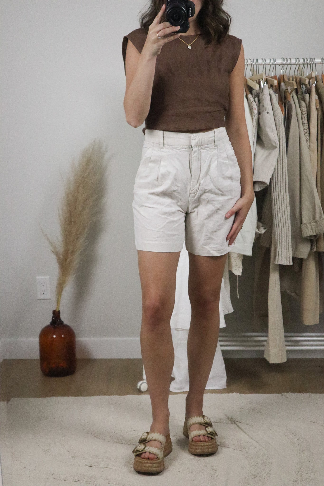 Aritzia x Linen Blend Shorts (2/4)