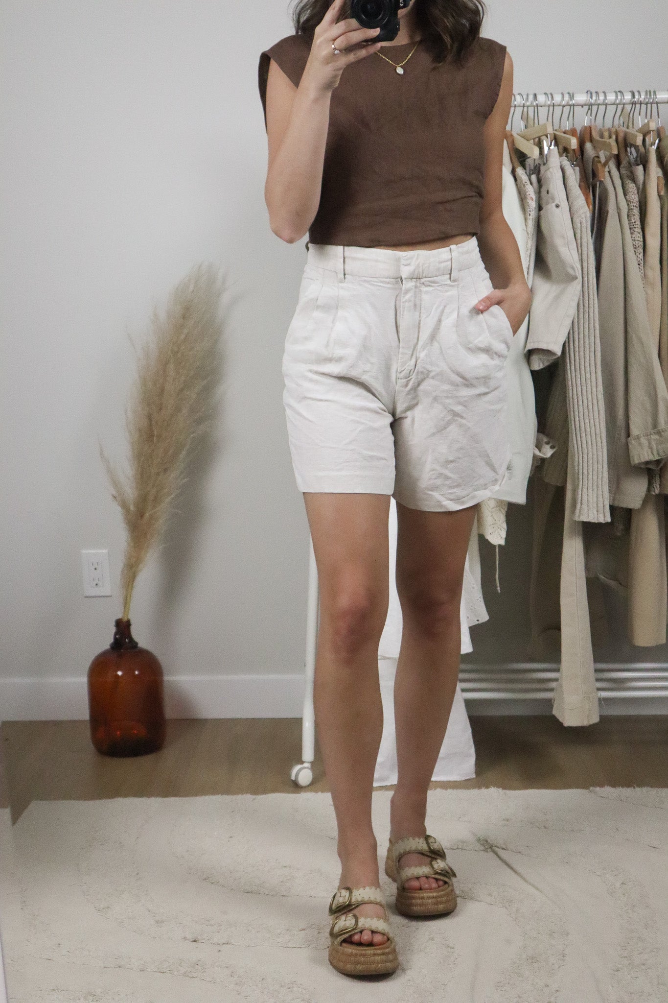 Aritzia x Linen Blend Shorts (2/4)