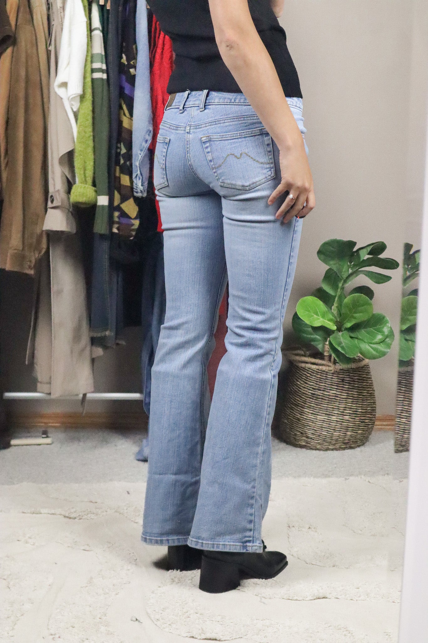 Vintage x Y2k x Lowrise Flare Jeans (2)