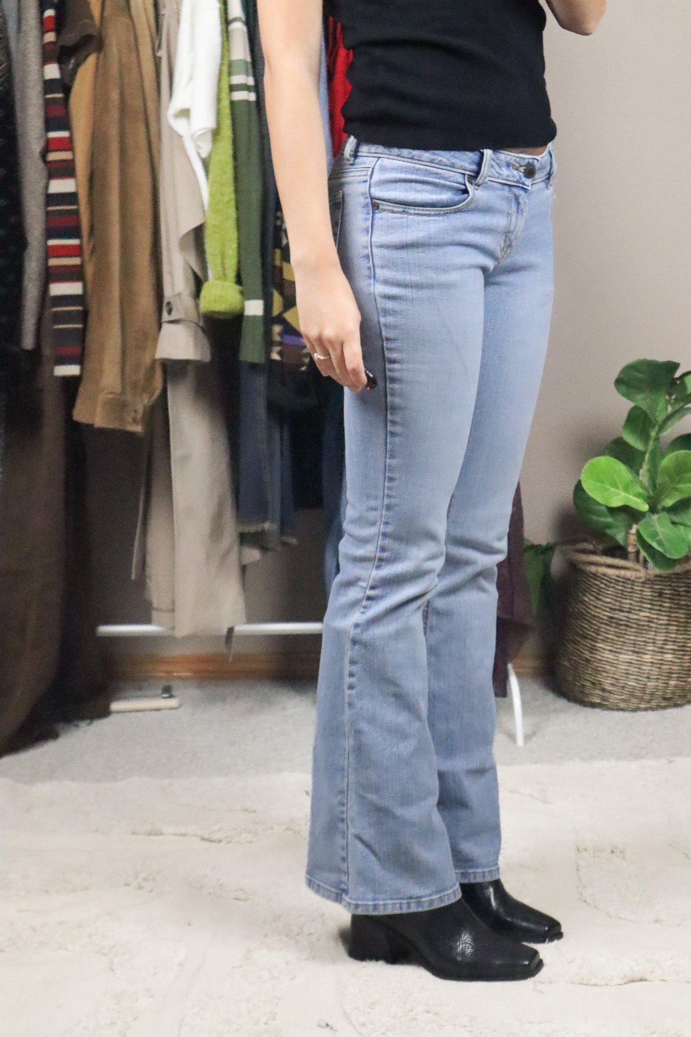 Vintage x Y2k x Lowrise Flare Jeans (2)