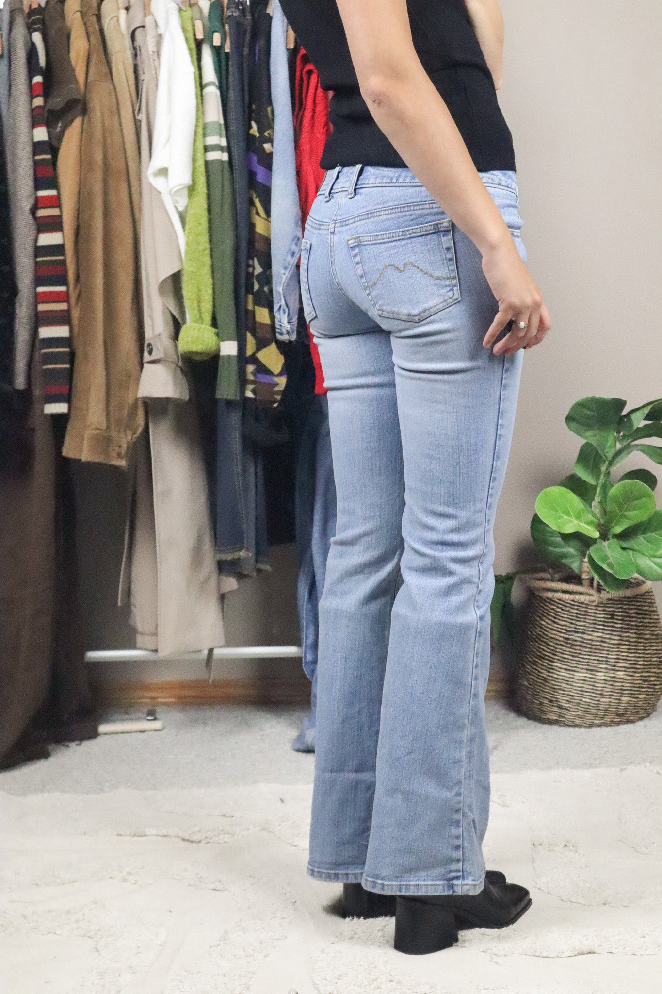 Vintage x Y2k x Lowrise Flare Jeans (2)