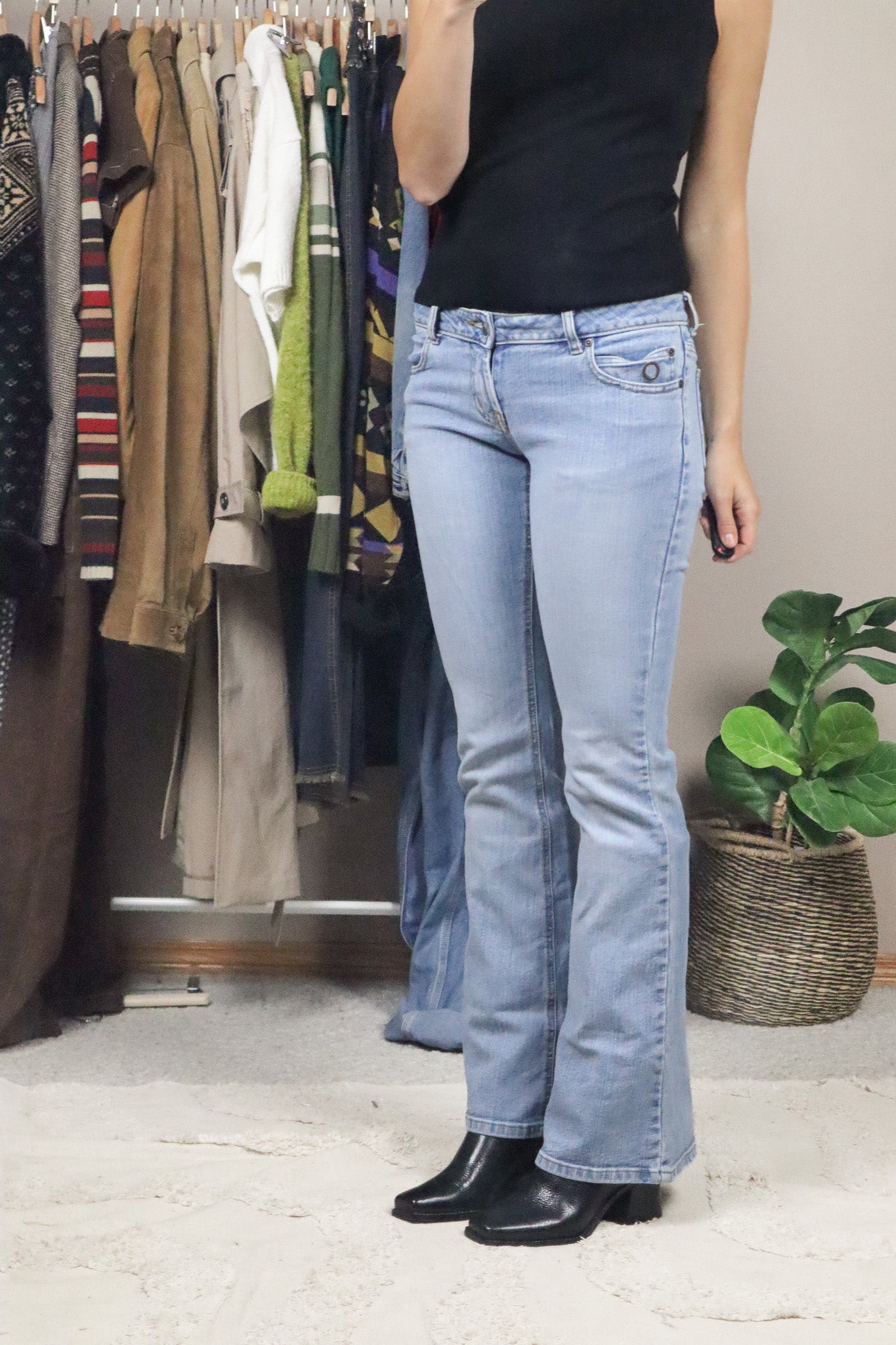 Vintage x Y2k x Lowrise Flare Jeans (2)