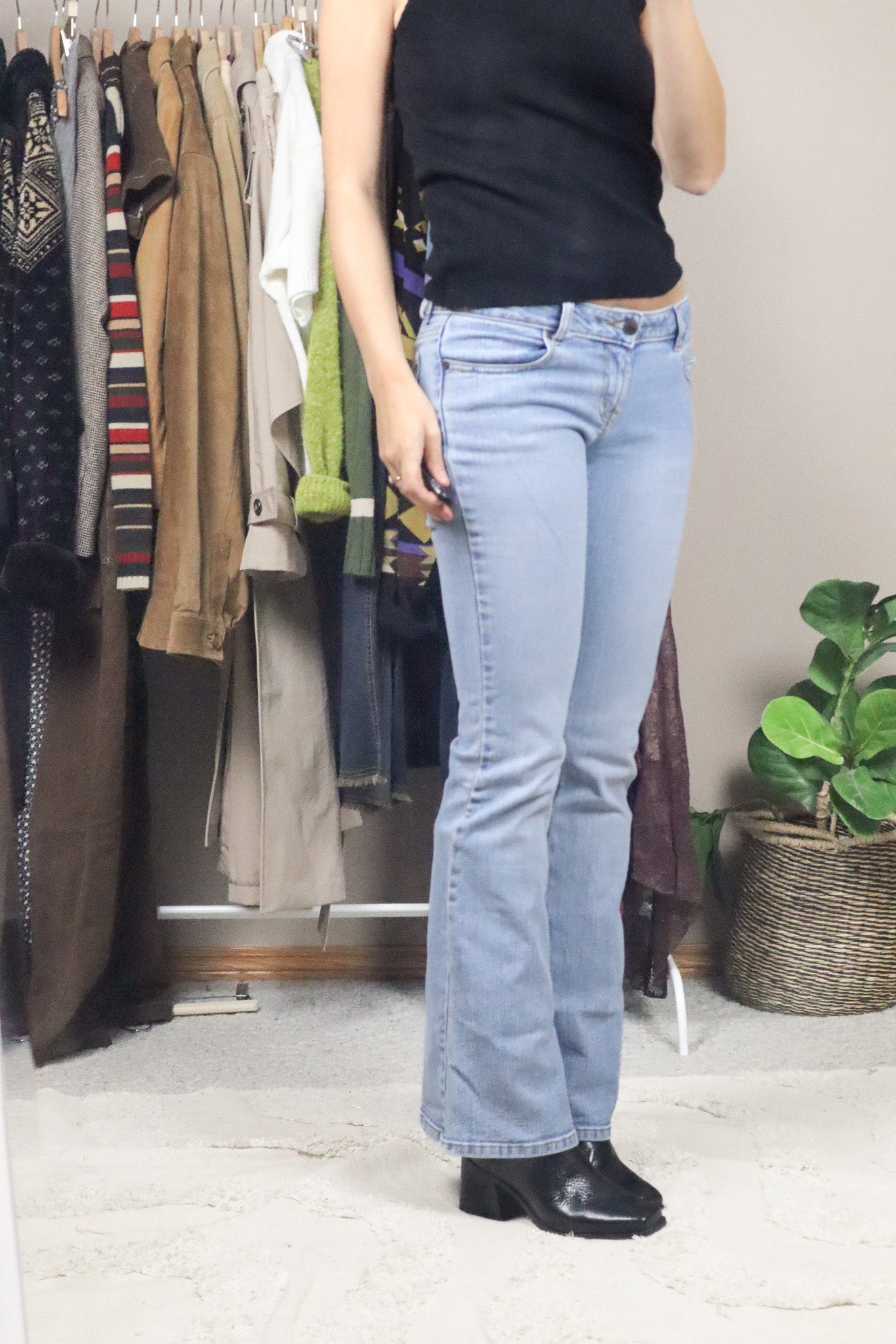 Vintage x Y2k x Lowrise Flare Jeans (2)