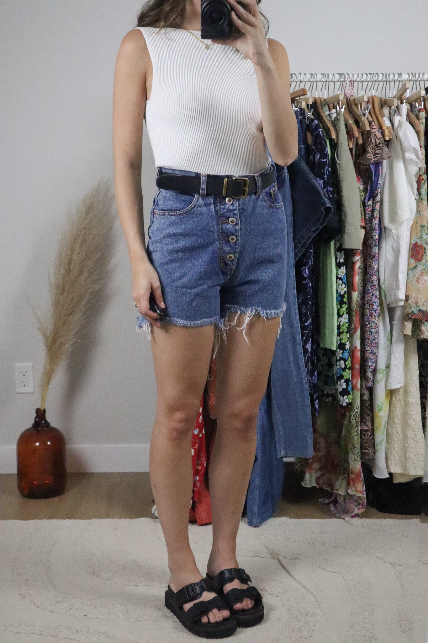 Vintage x Denim Cut Off Shorts (2/4)