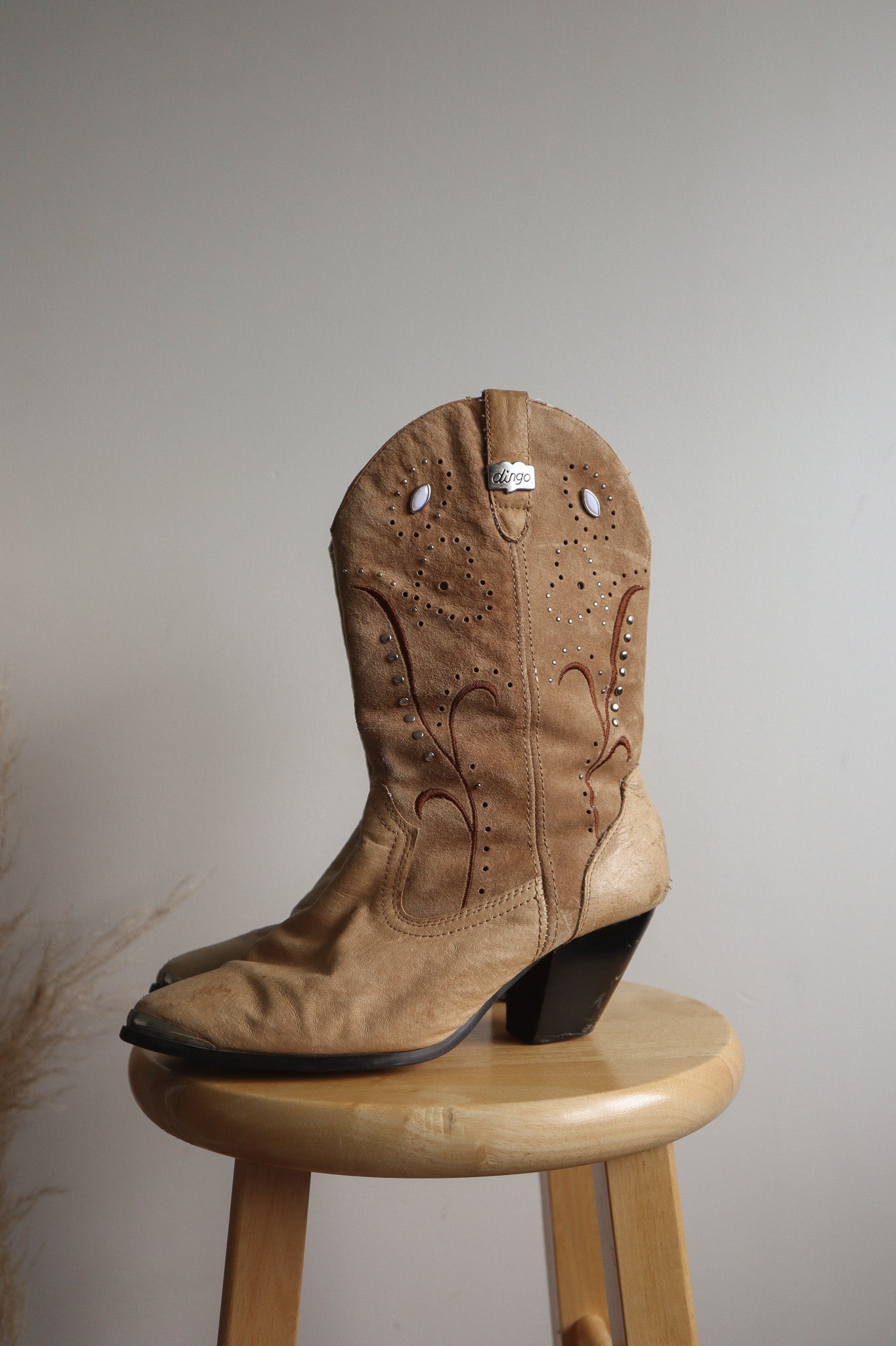 Vintage x Leather Studded Cowgirl boots (8)