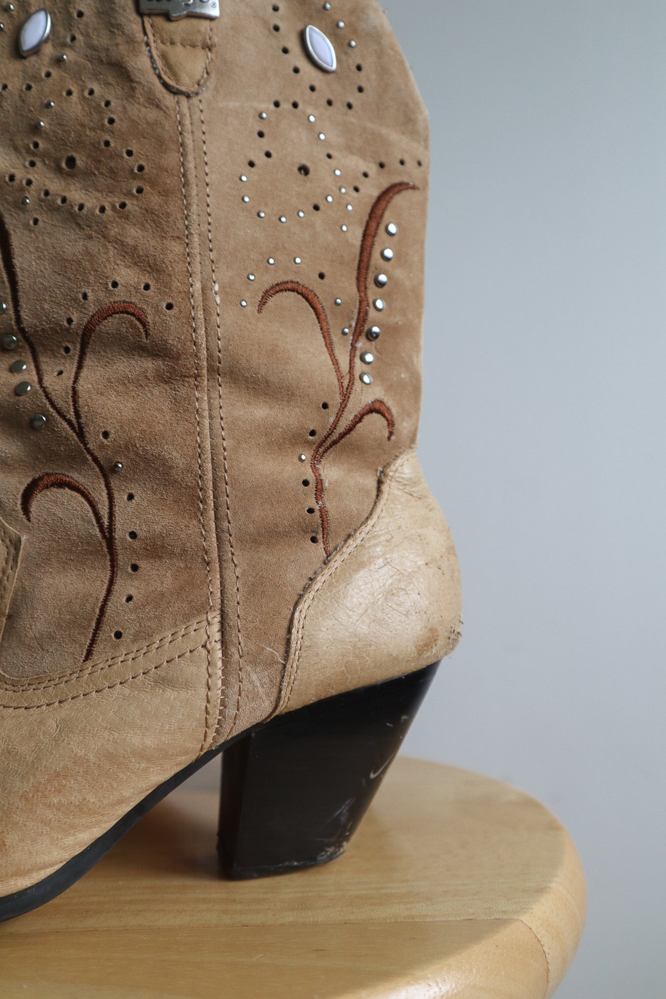 Vintage x Leather Studded Cowgirl boots (8)