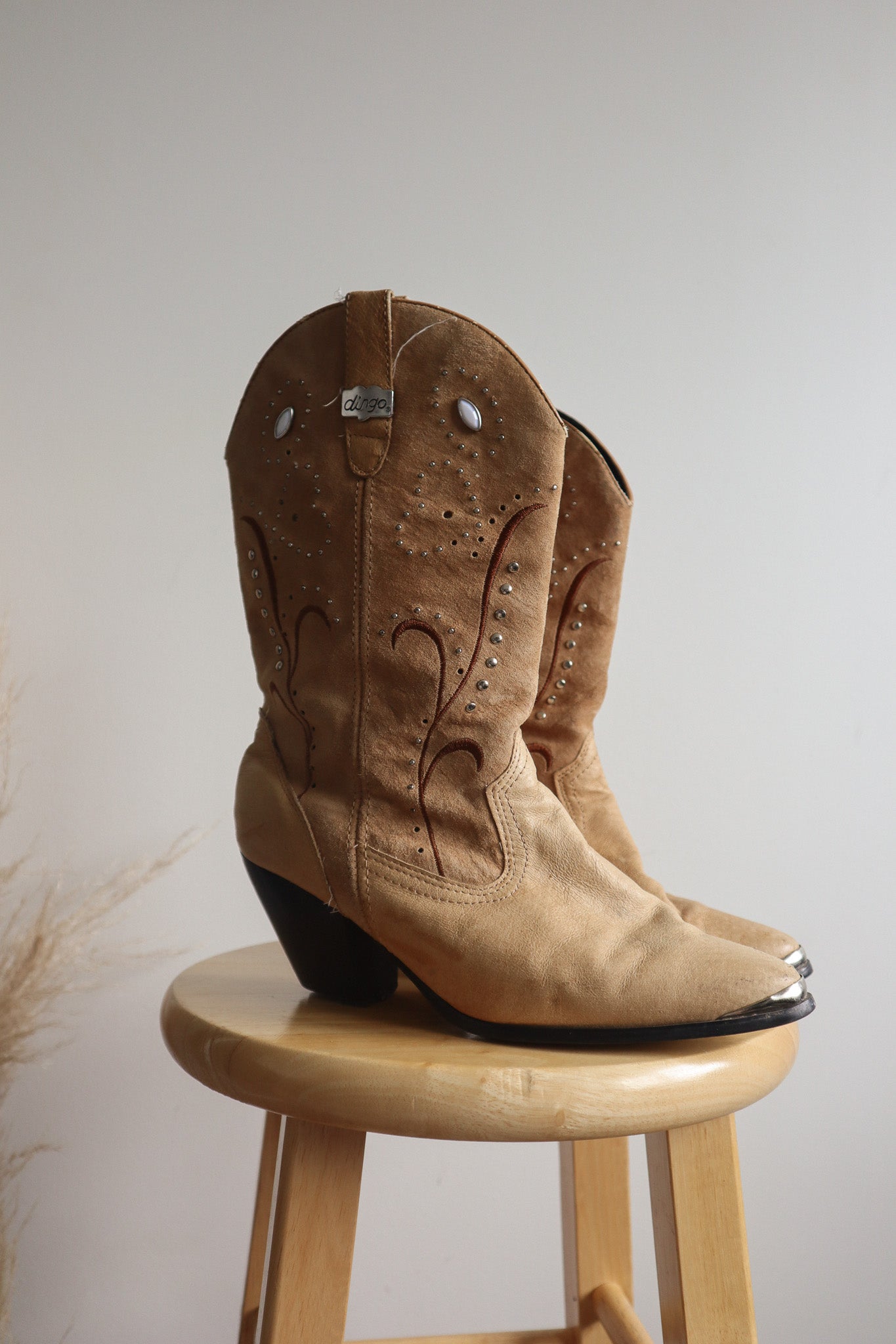 Vintage x Leather Studded Cowgirl boots (8)