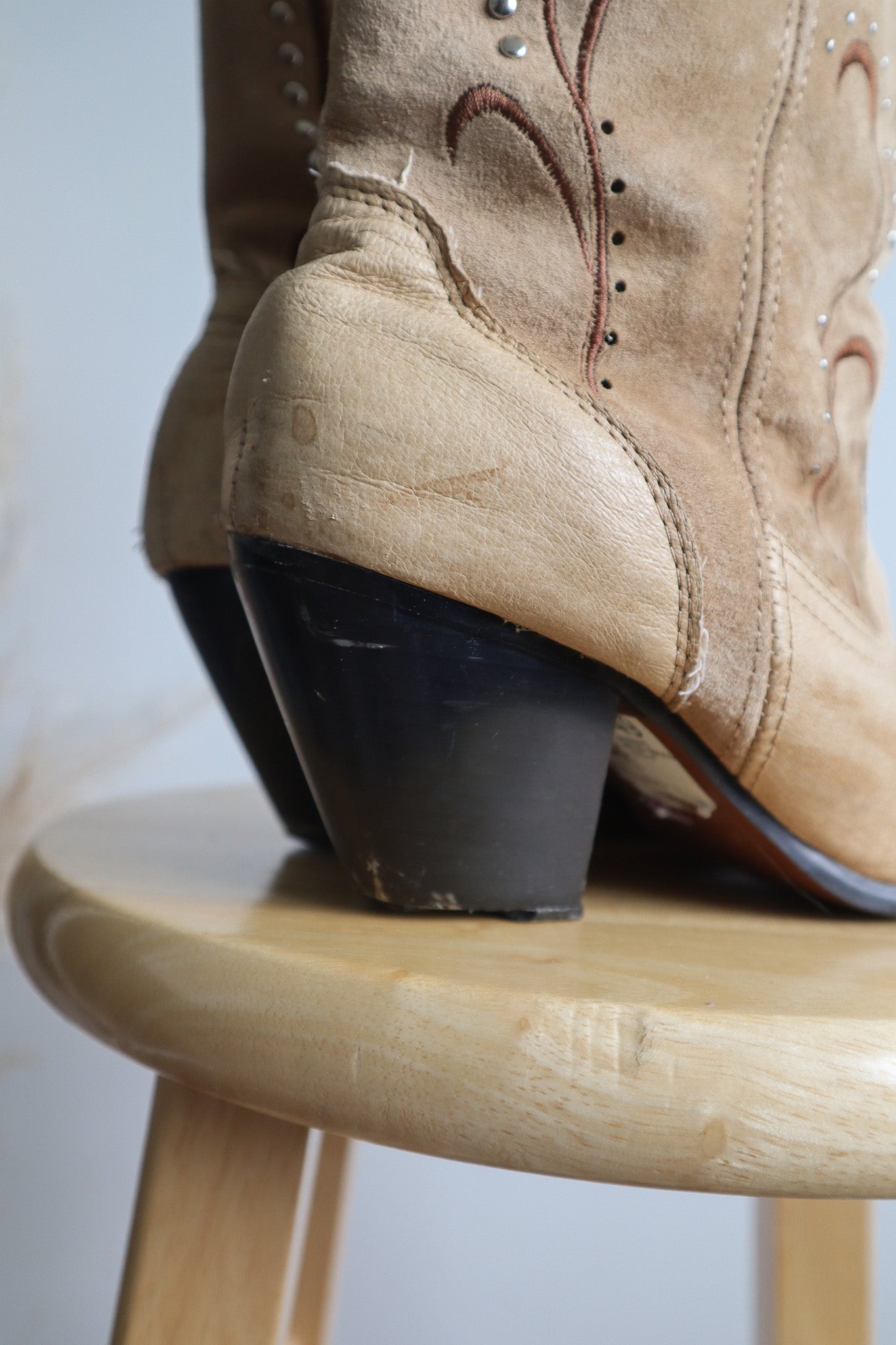 Vintage x Leather Studded Cowgirl boots (8)