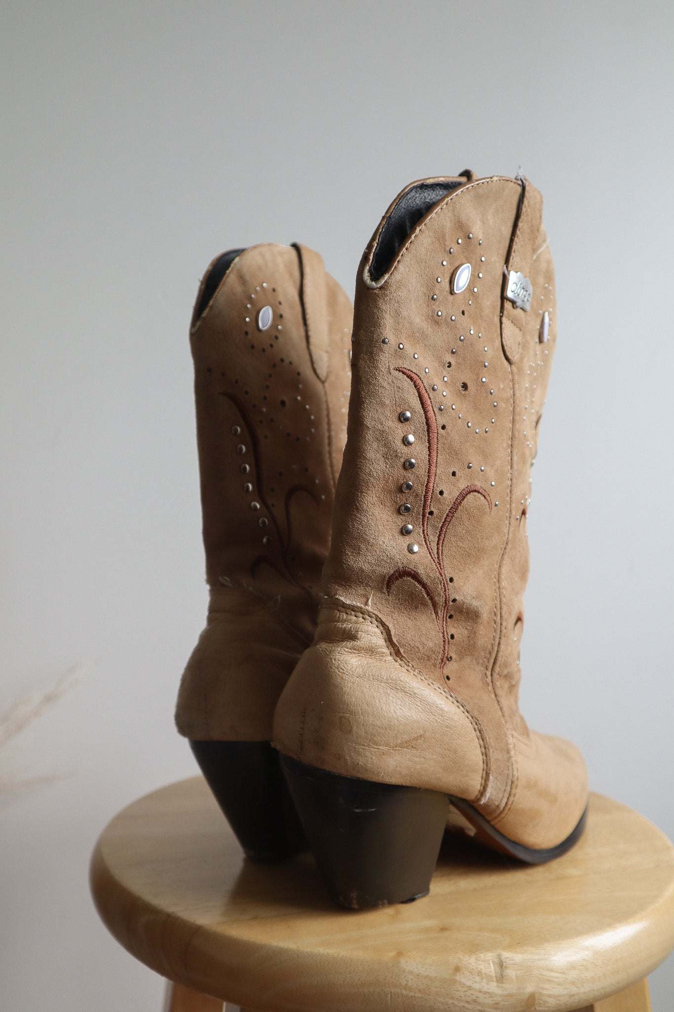 Vintage x Leather Studded Cowgirl boots (8)