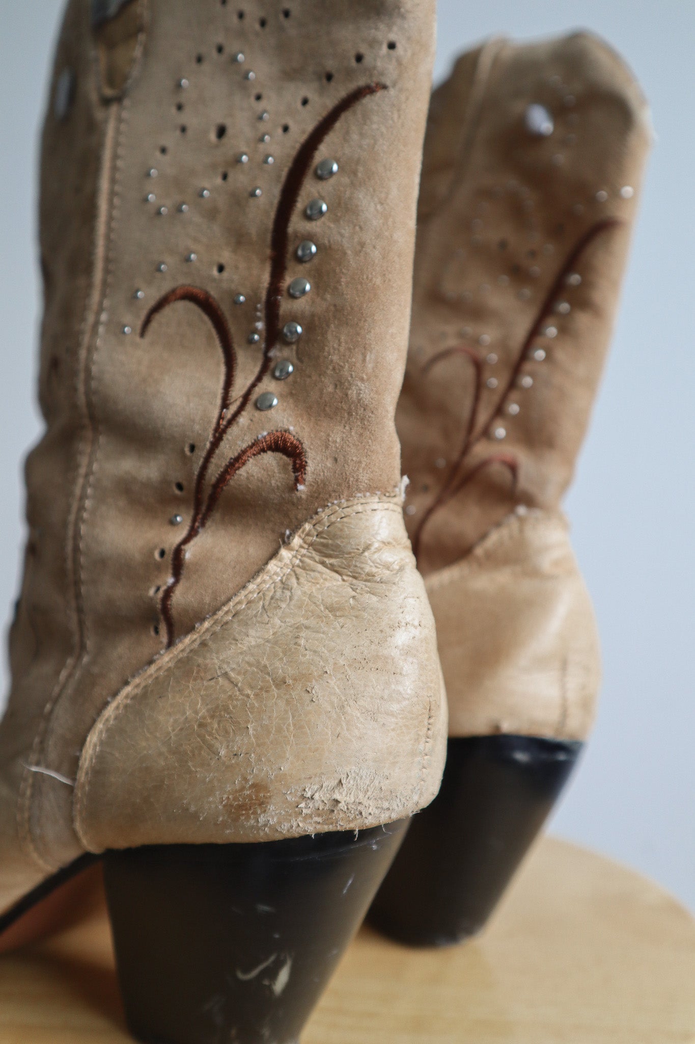 Vintage x Leather Studded Cowgirl boots (8)