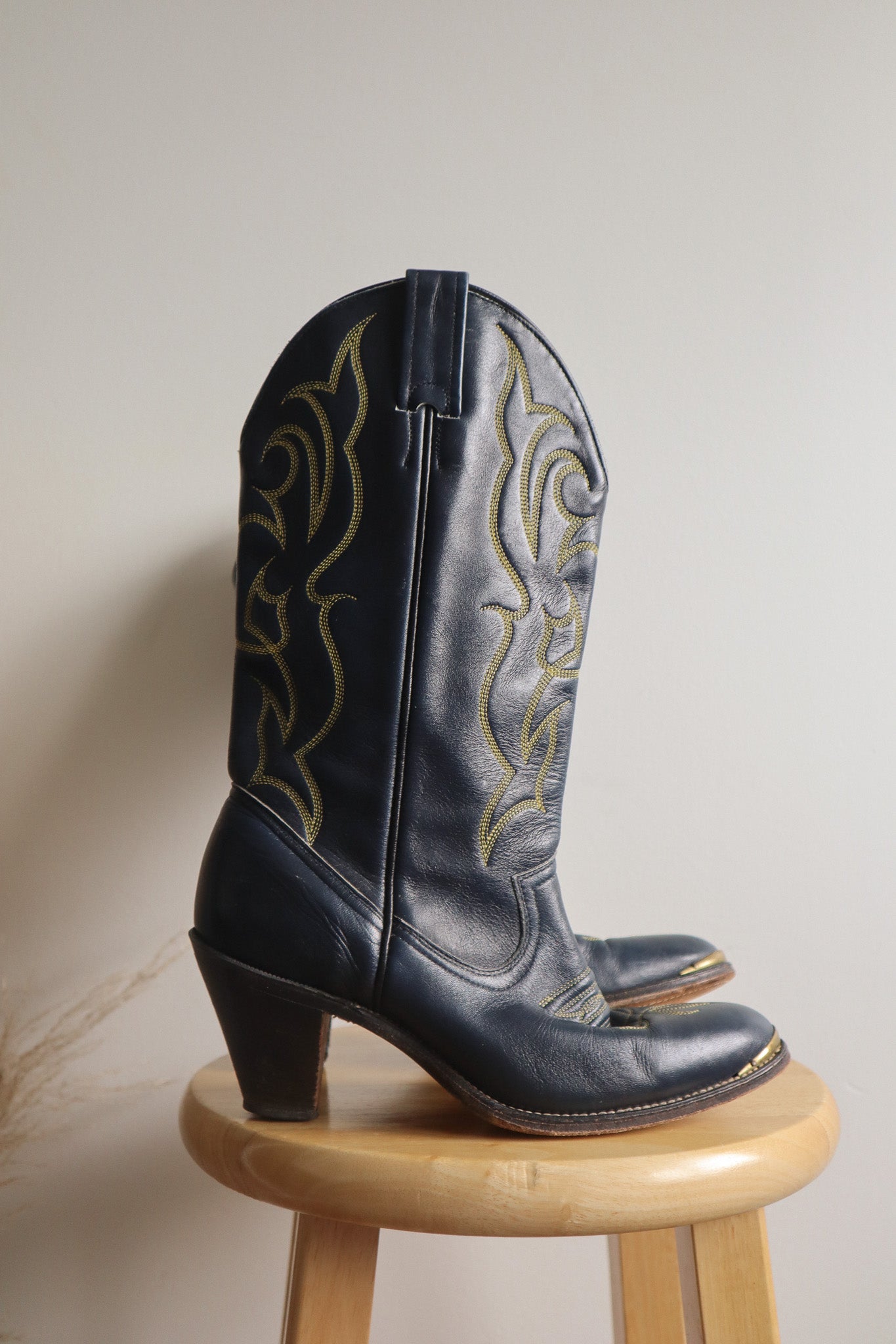 Vintage x Leather x Cowgirl Boots (6/6.5)