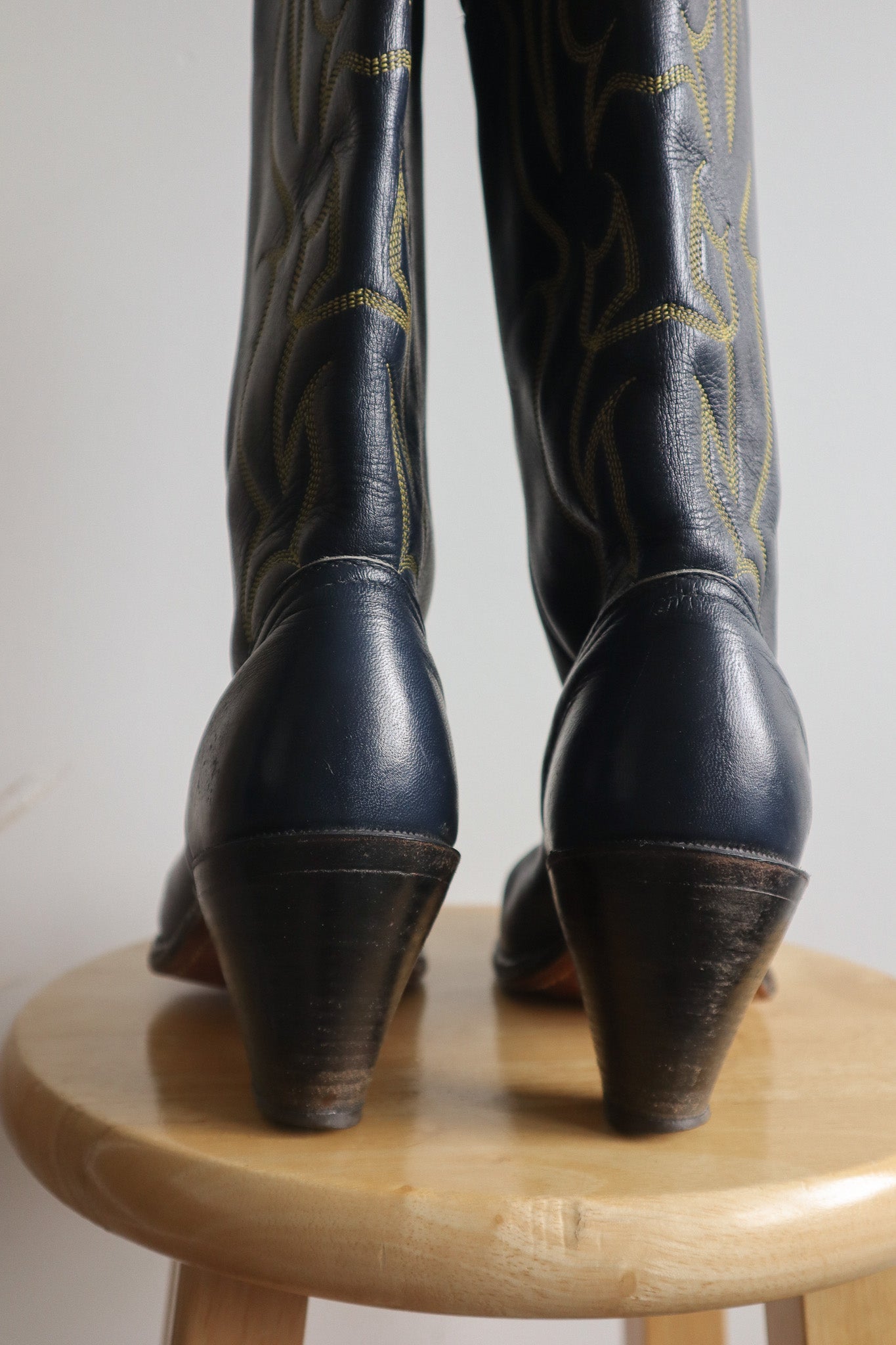Vintage x Leather x Cowgirl Boots (6/6.5)