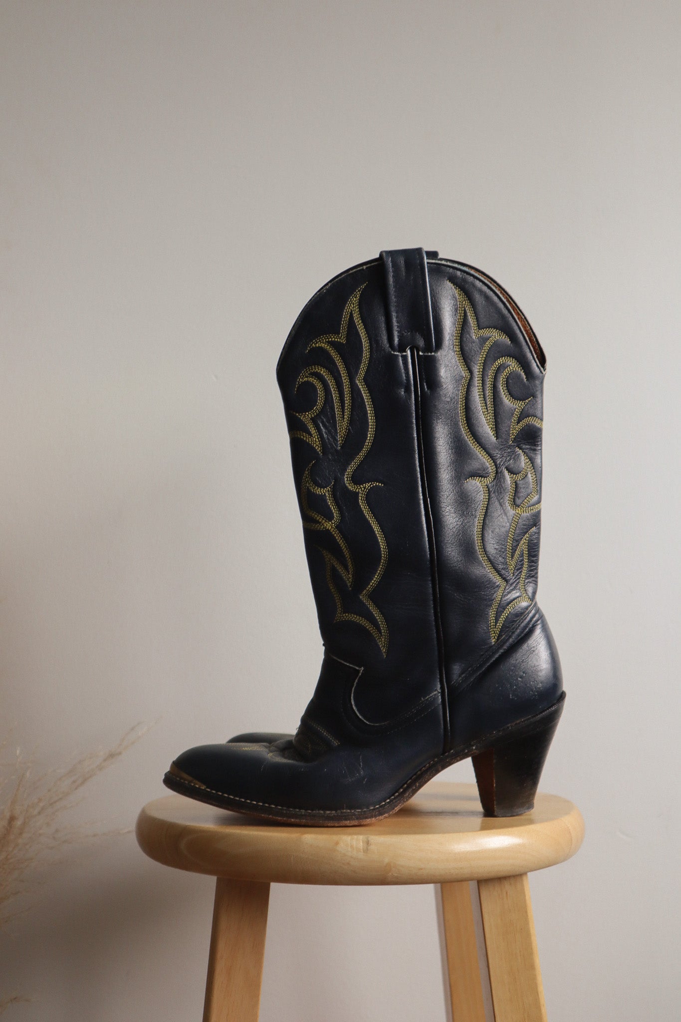 Vintage x Leather x Cowgirl Boots (6/6.5)
