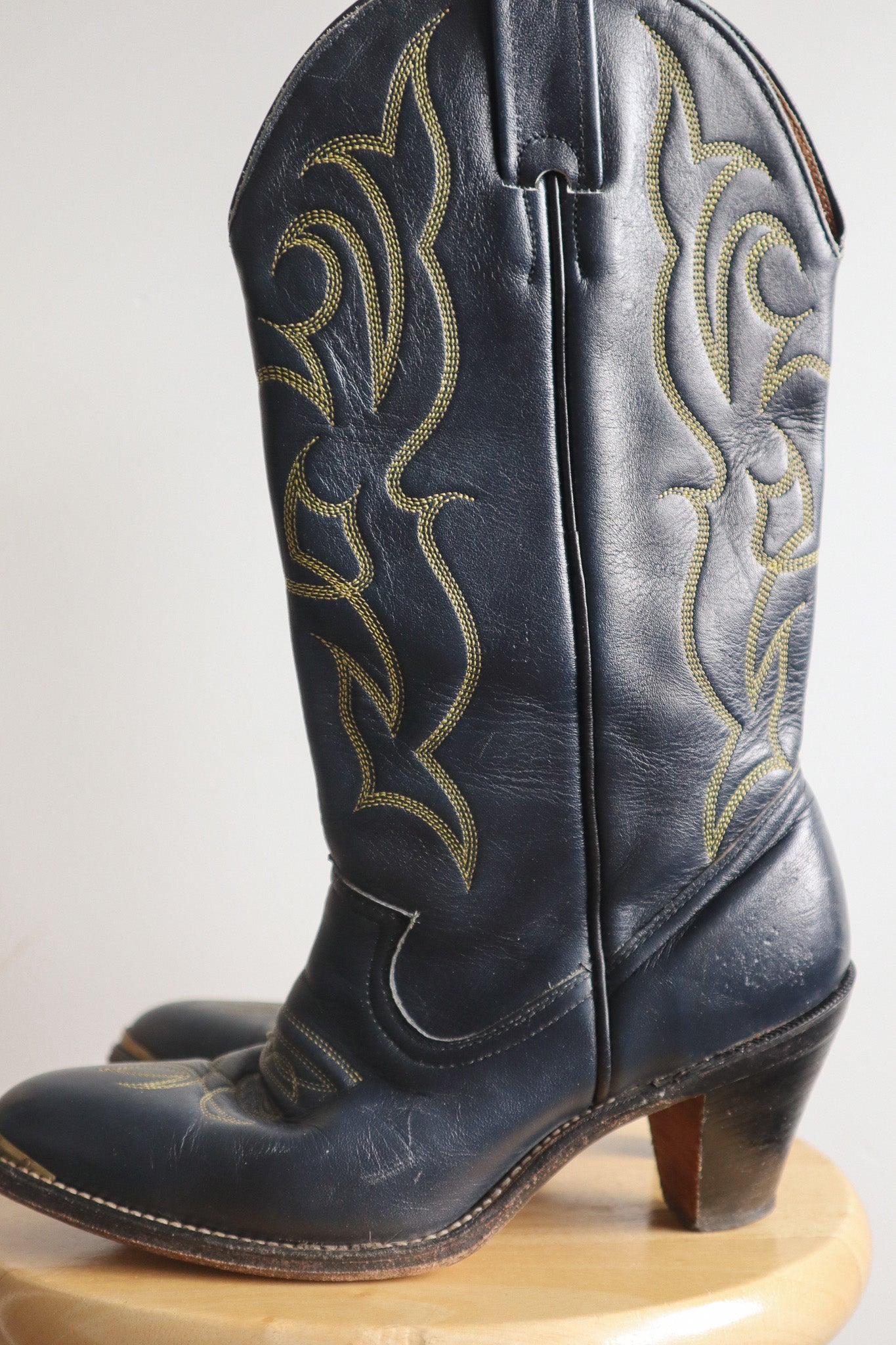 Vintage x Leather x Cowgirl Boots (6/6.5)