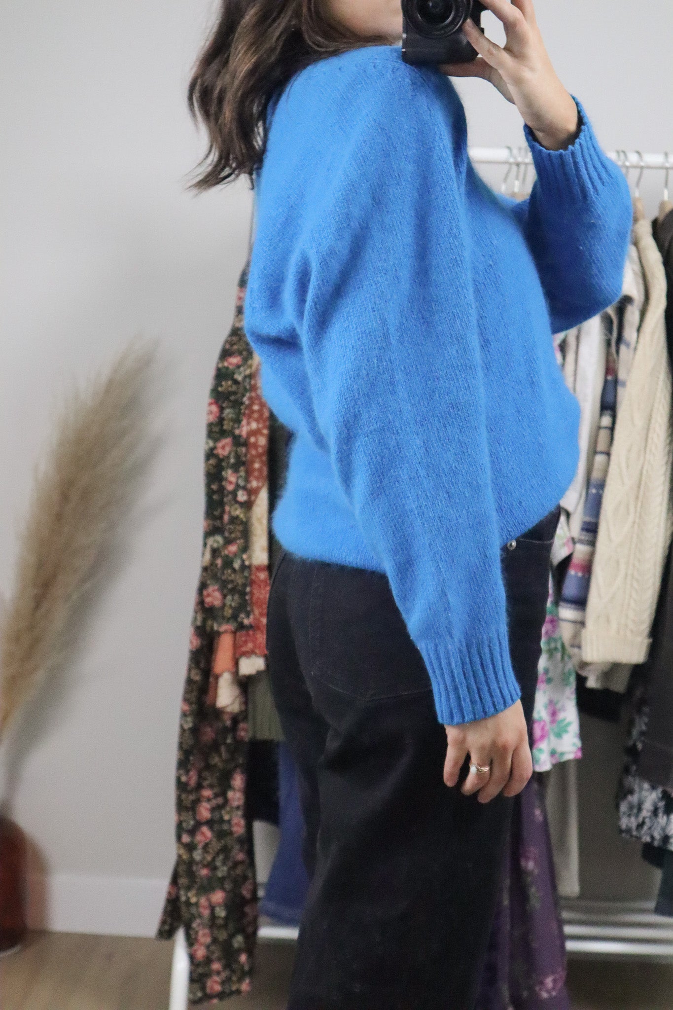 Vintage x Silk/Angora/Wool V-Neck Sweater (M)