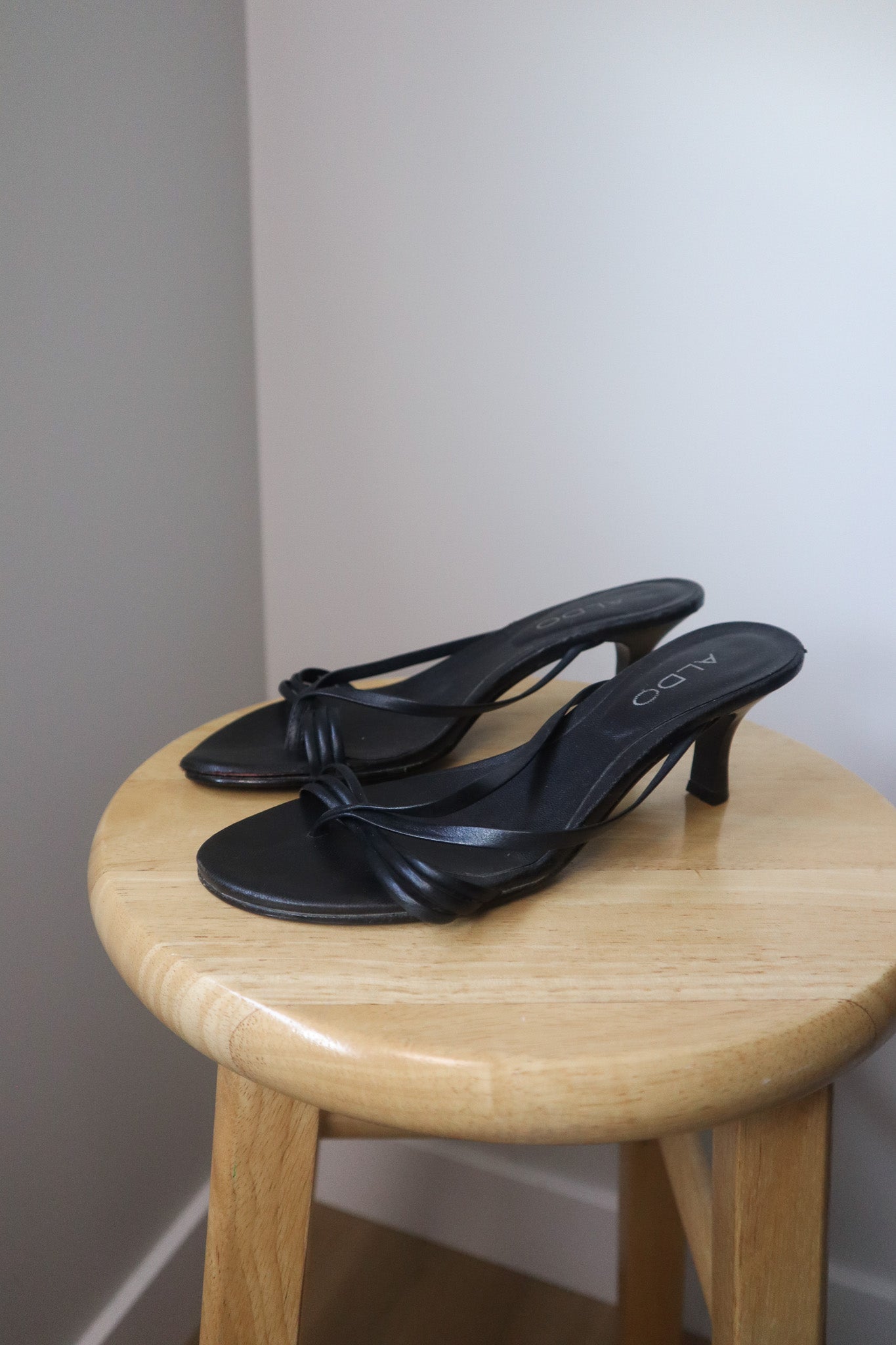 Vintage x Aldo x Leather Sandals (5/5.5)