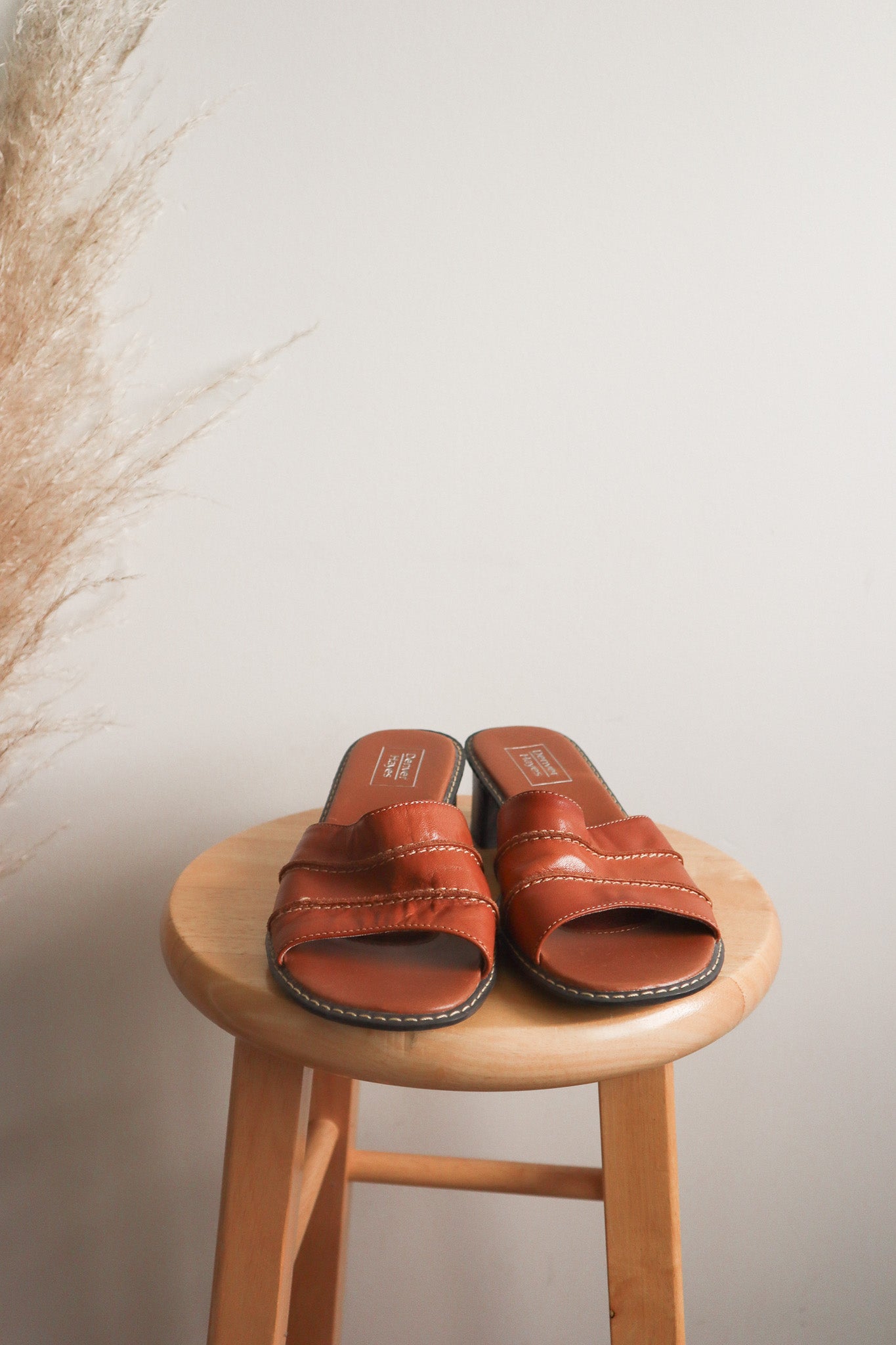 Vintage x Leather Sildes (7.5/8)