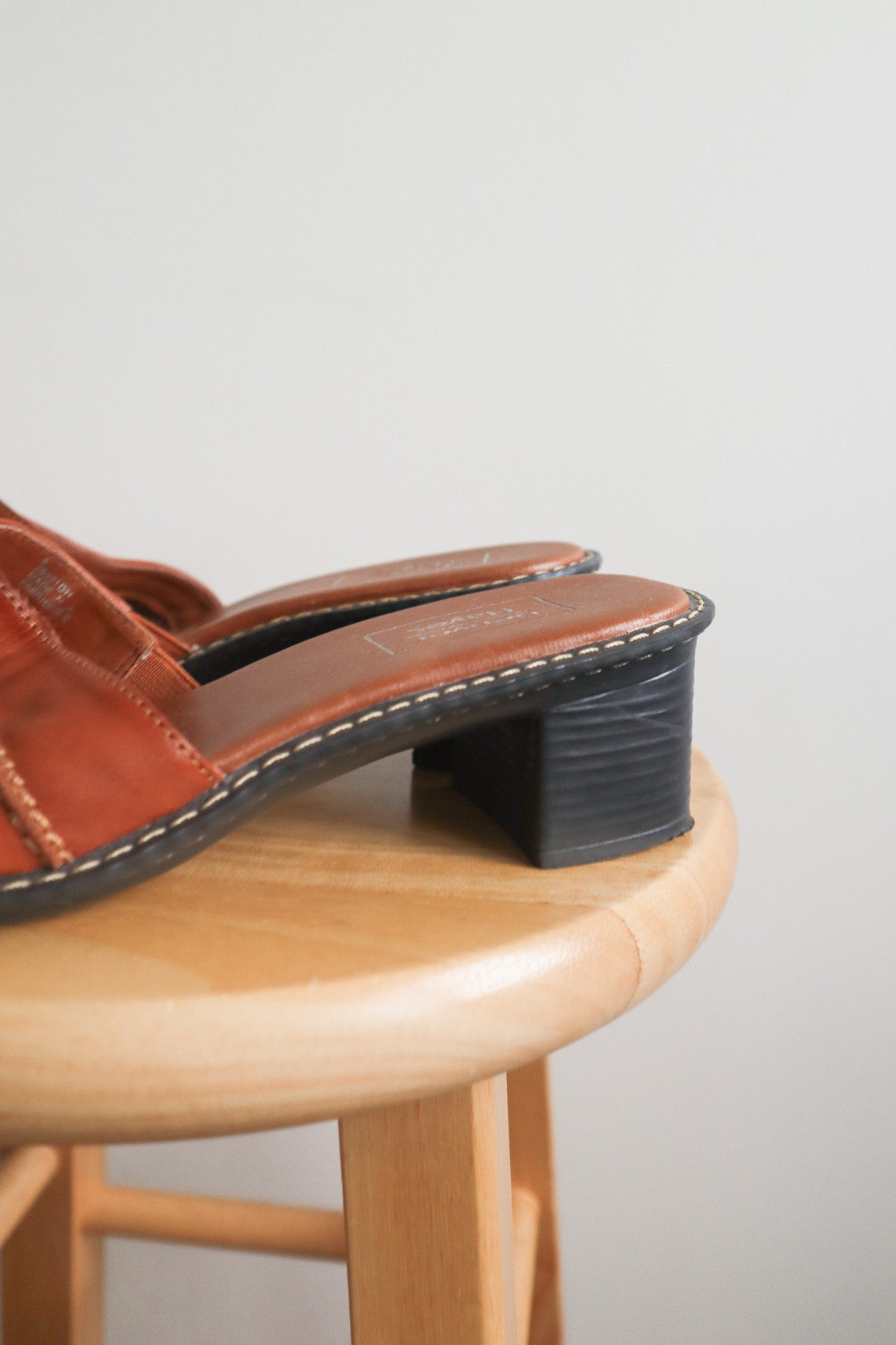 Vintage x Leather Sildes (7.5/8)
