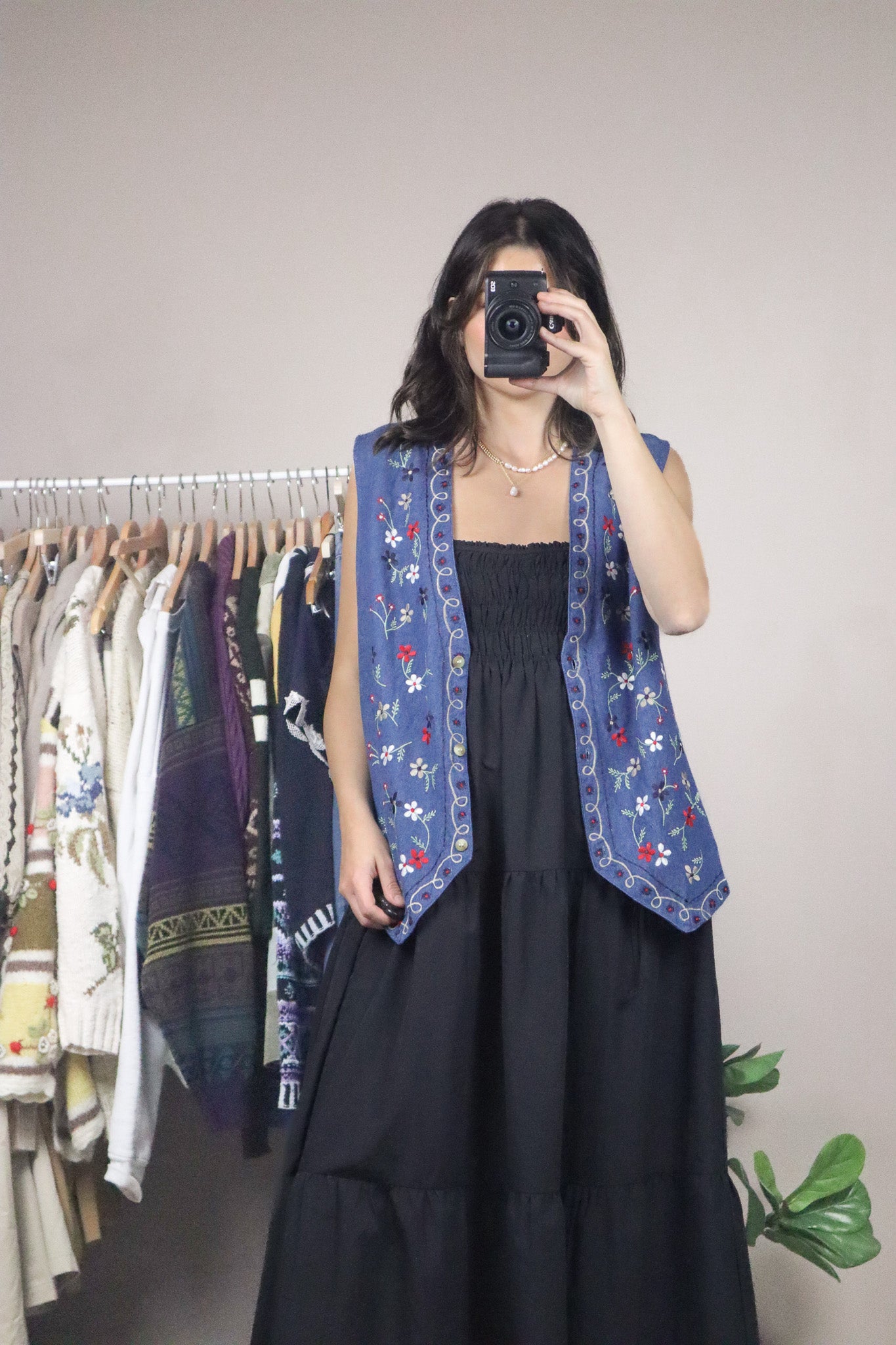 Vintage x Floral Embroidered Denim Vest (L)