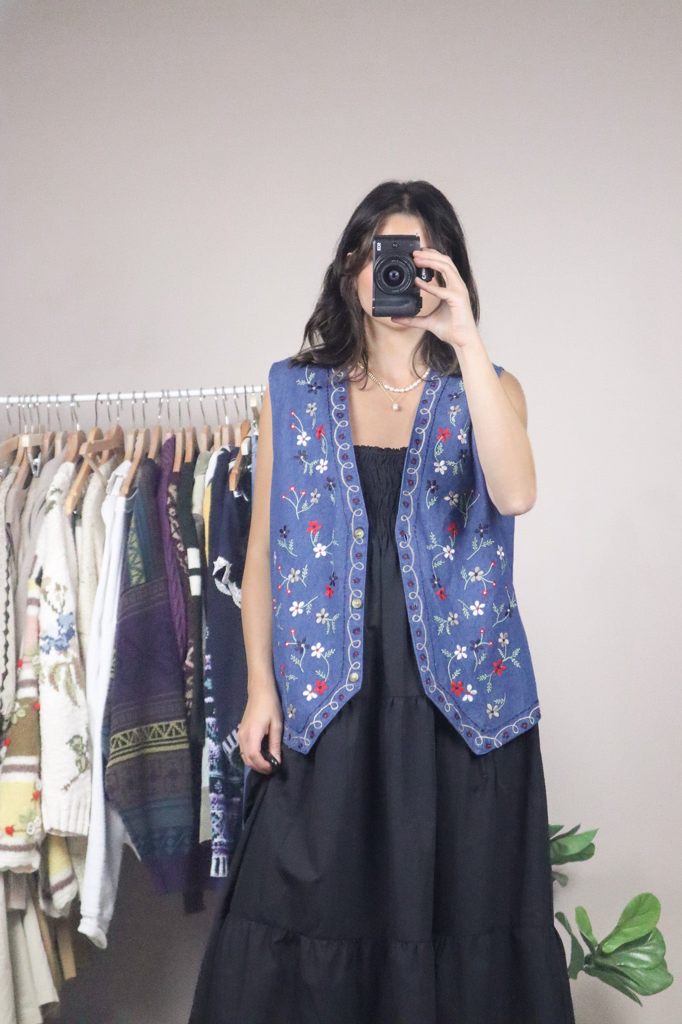 Vintage x Floral Embroidered Denim Vest (L)