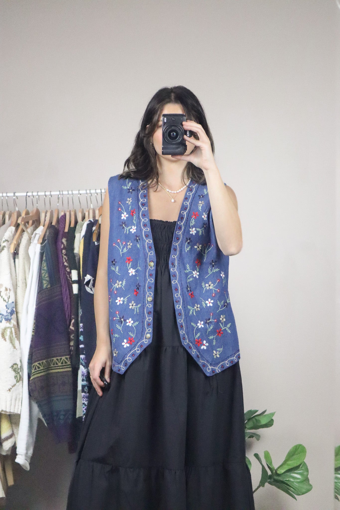 Vintage x Floral Embroidered Denim Vest (L)