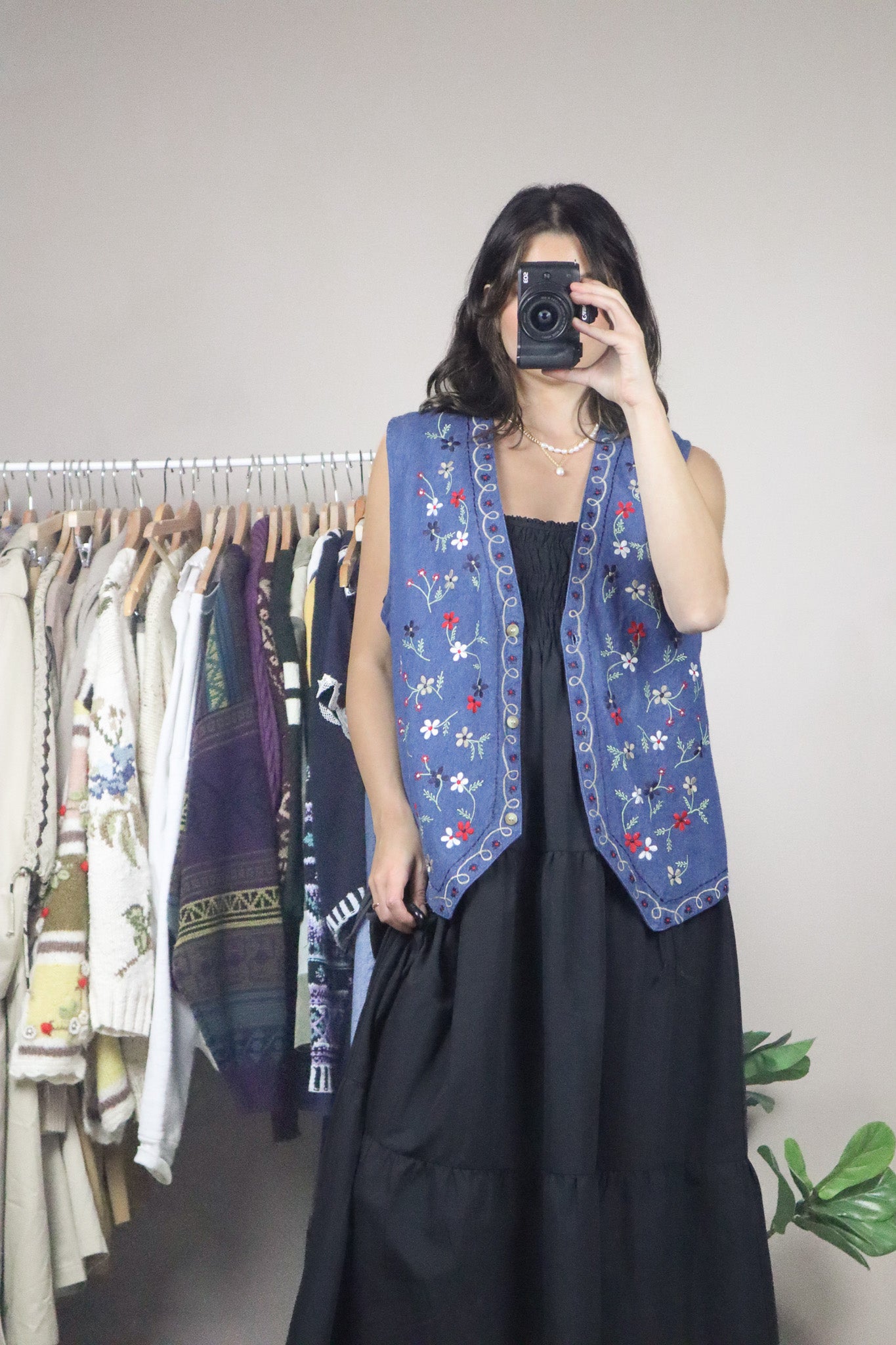 Vintage x Floral Embroidered Denim Vest (L)