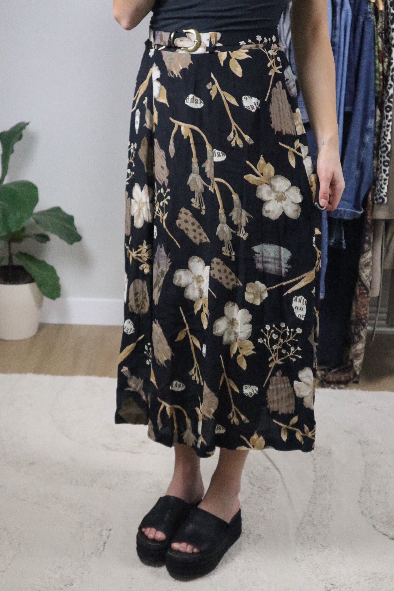 Made in Canada x Vintage x Patterned Belted Maxi Skirt (6)