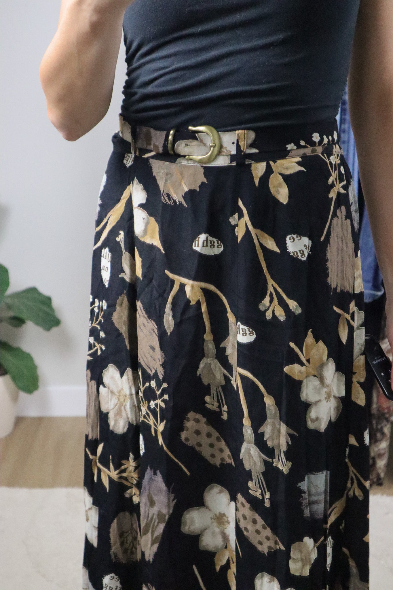 Made in Canada x Vintage x Patterned Belted Maxi Skirt (6)