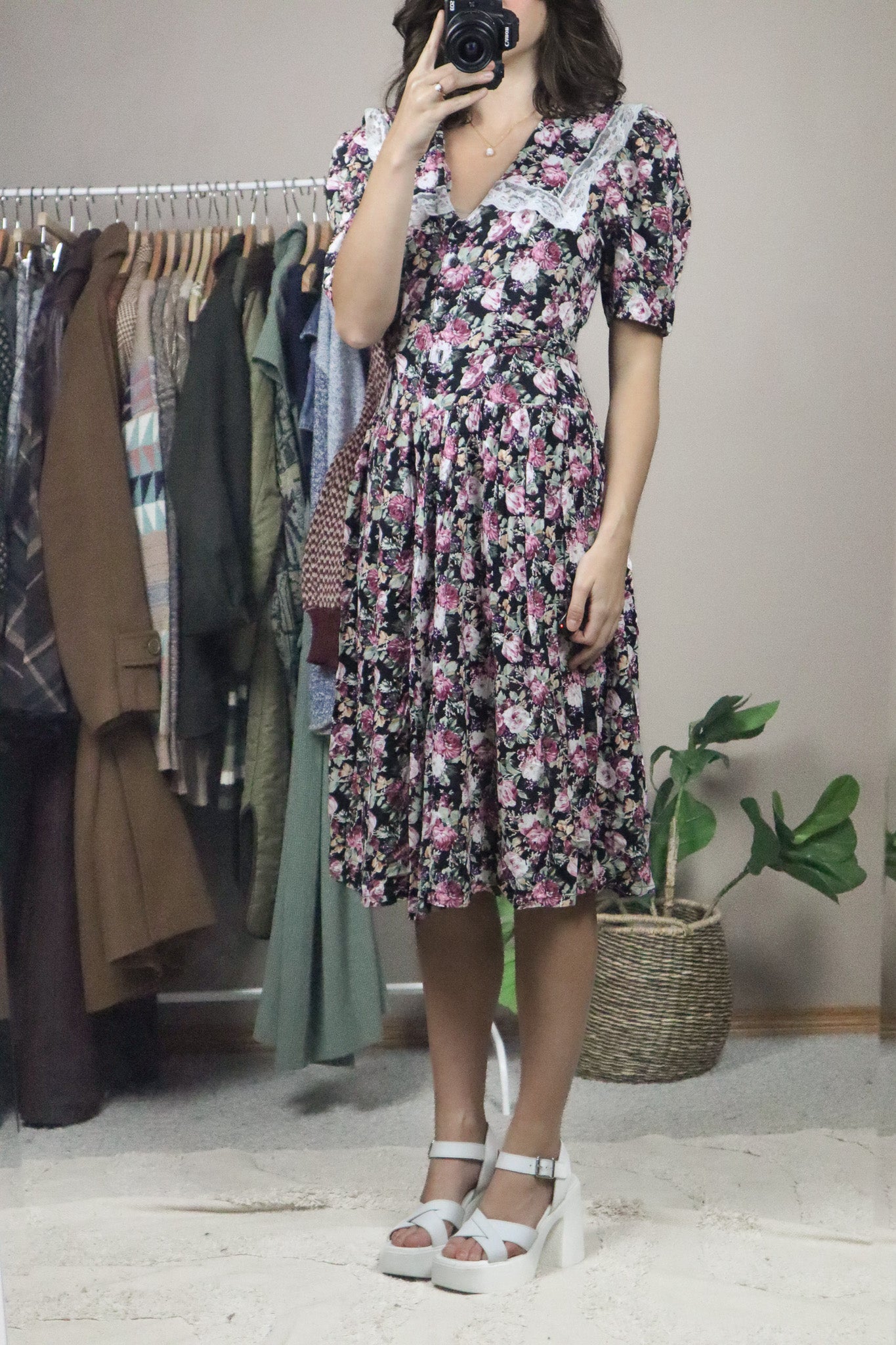 Made in Canada x Vintage x Floral Collard Midi Dress (S)