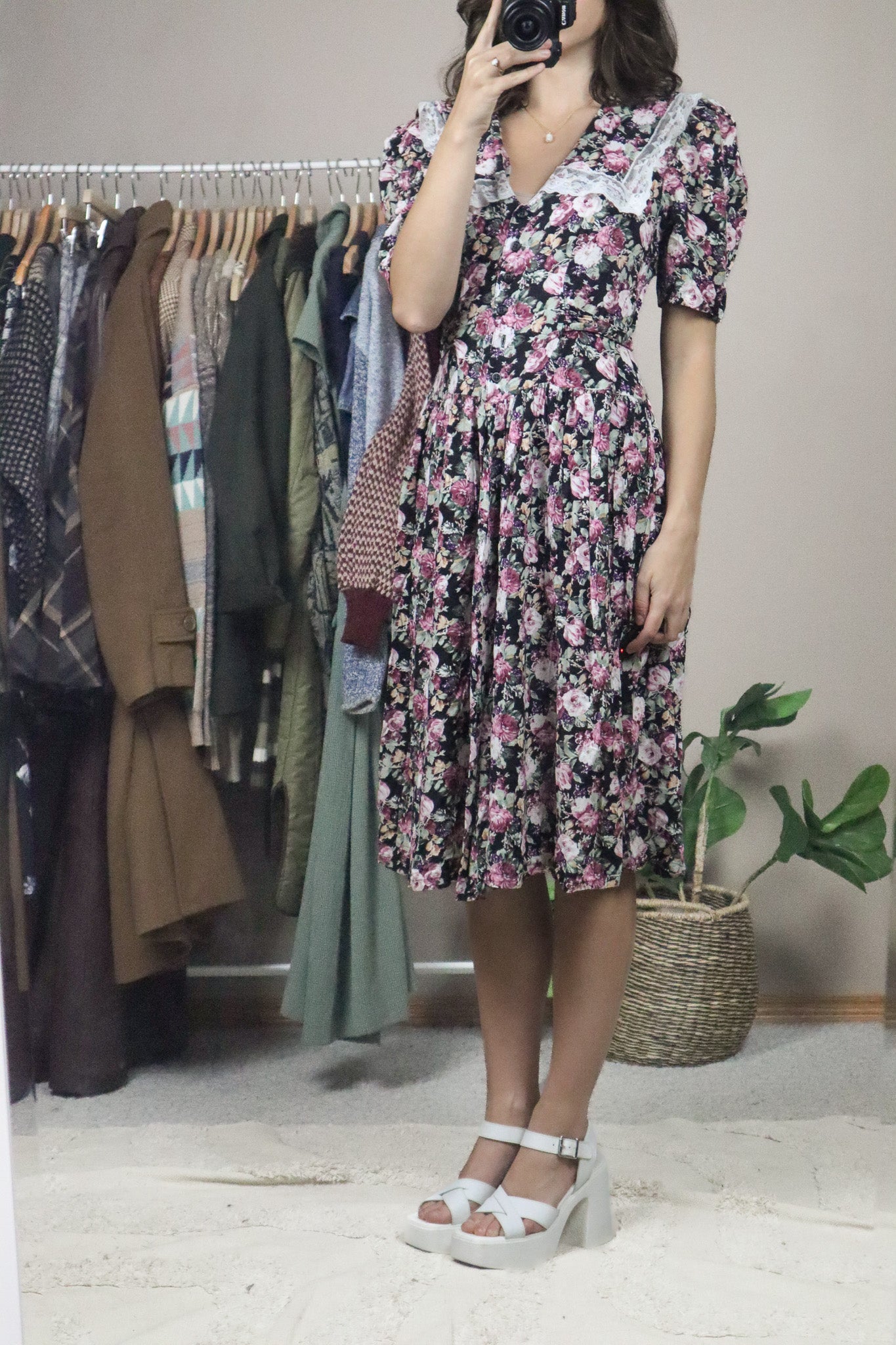 Made in Canada x Vintage x Floral Collard Midi Dress (S)