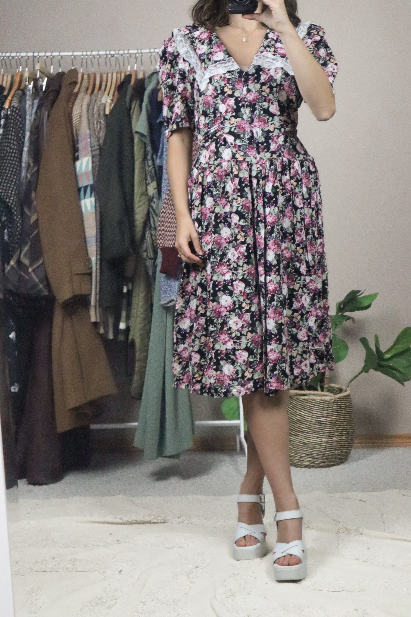 Made in Canada x Vintage x Floral Collard Midi Dress (S)
