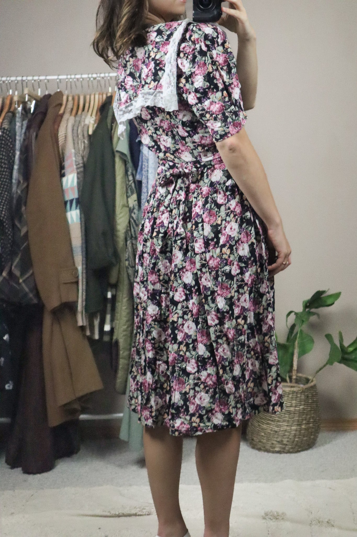 Made in Canada x Vintage x Floral Collard Midi Dress (S)