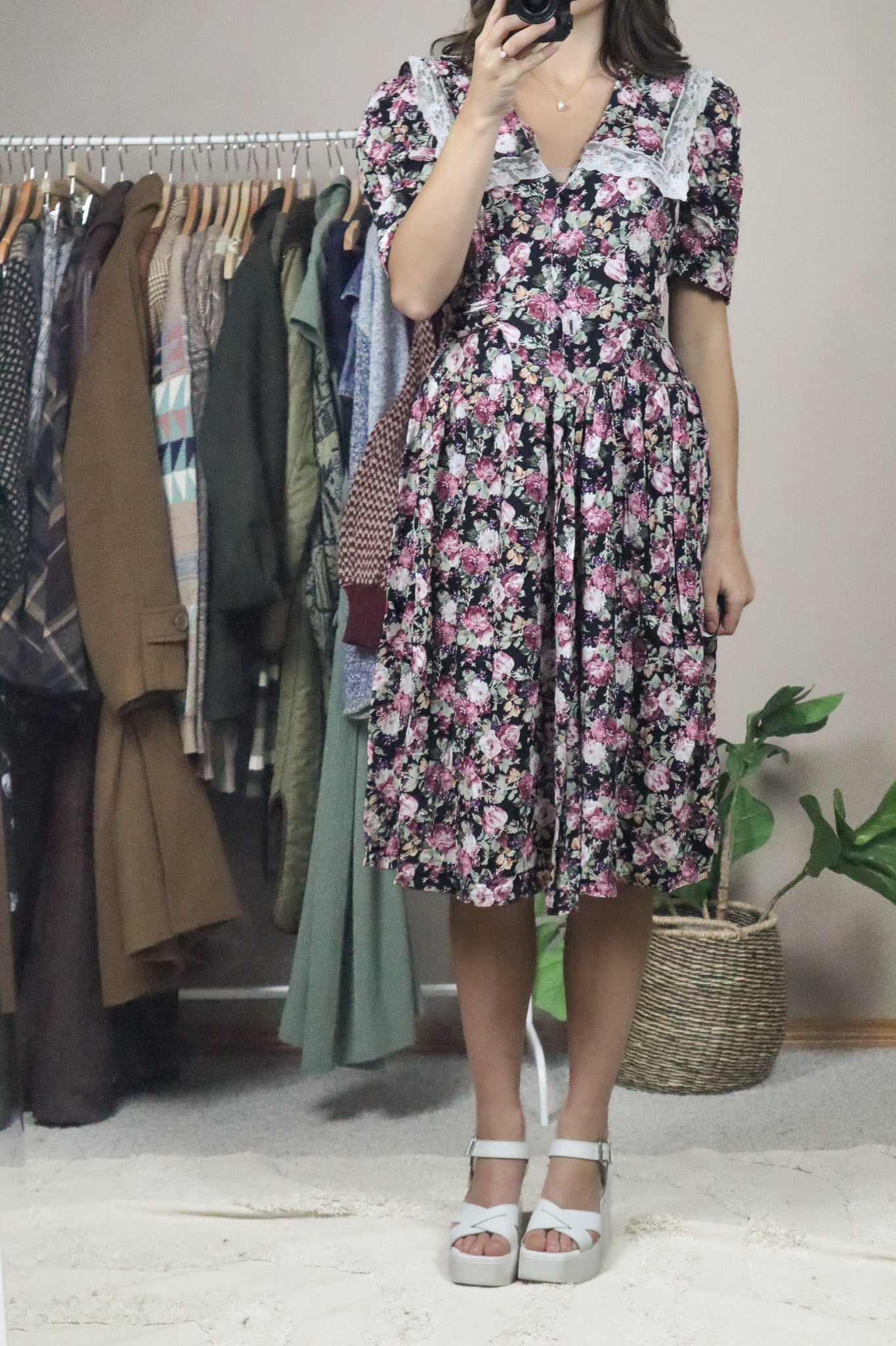 Made in Canada x Vintage x Floral Collard Midi Dress (S)